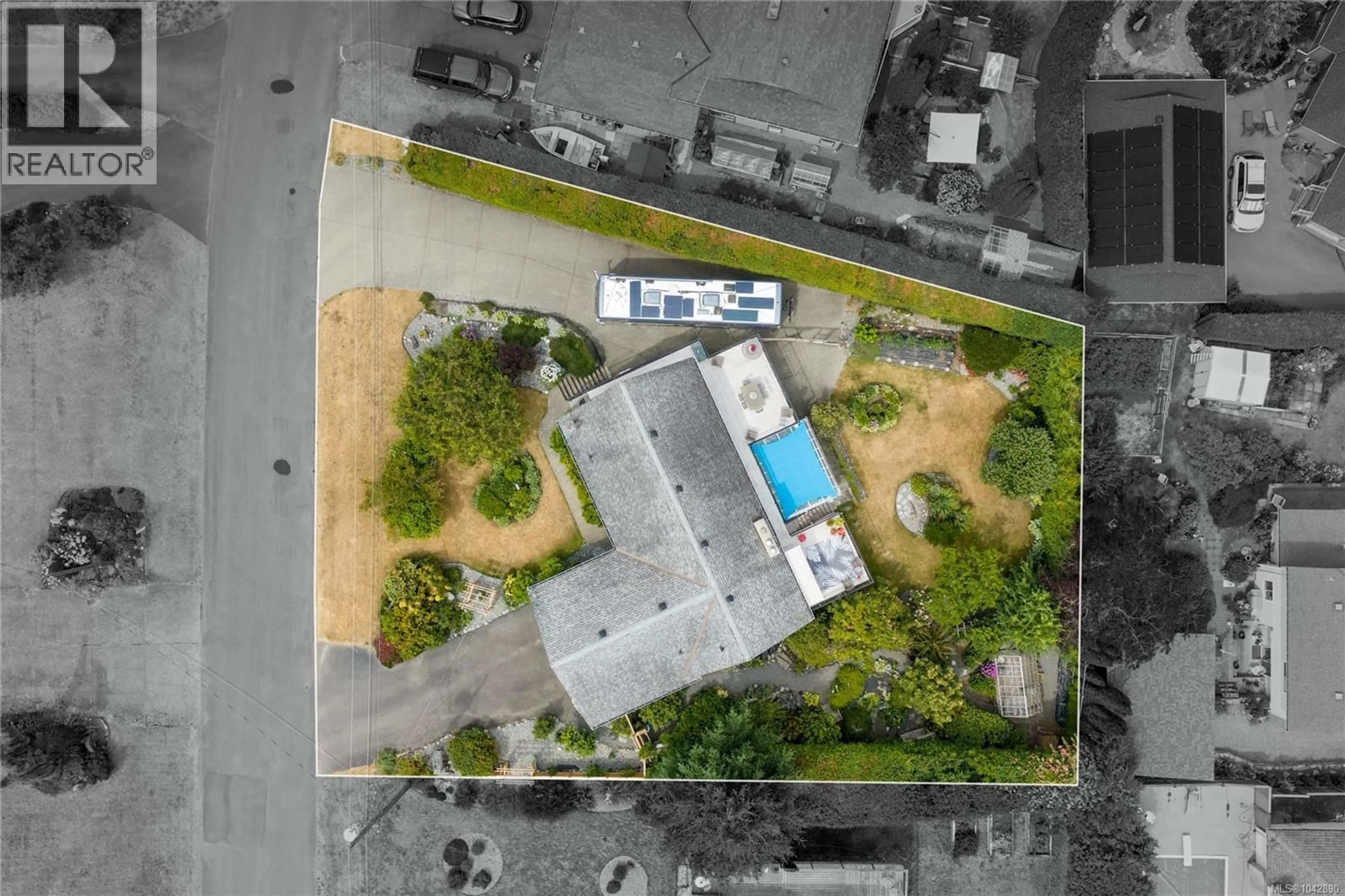 A pic from outside/outdoor area/front of a property/back of a property/a pic from drone, unknown for 10843 GRANDVIEW ROAD, Saltair British Columbia V9G1Z7
