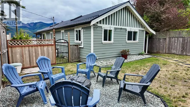 10552 COON CREEK ROAD, Youbou 3