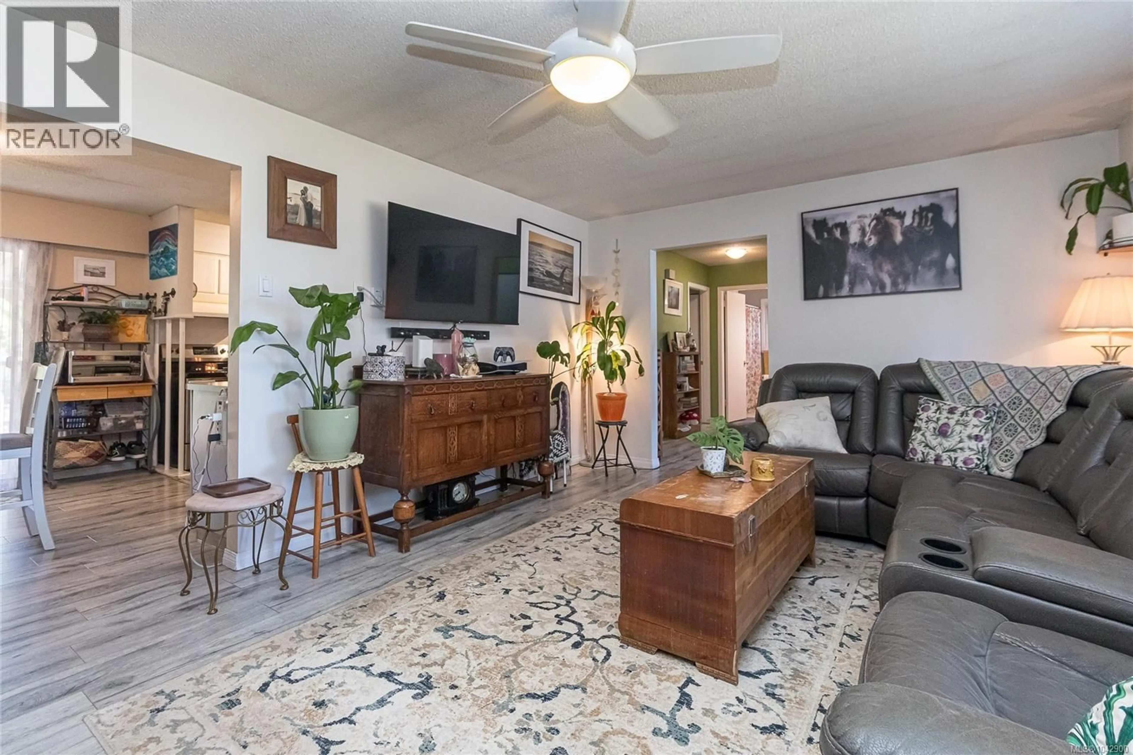 Living room with furniture, unknown for 940 TERLANE AVENUE, Langford British Columbia V9B2M9