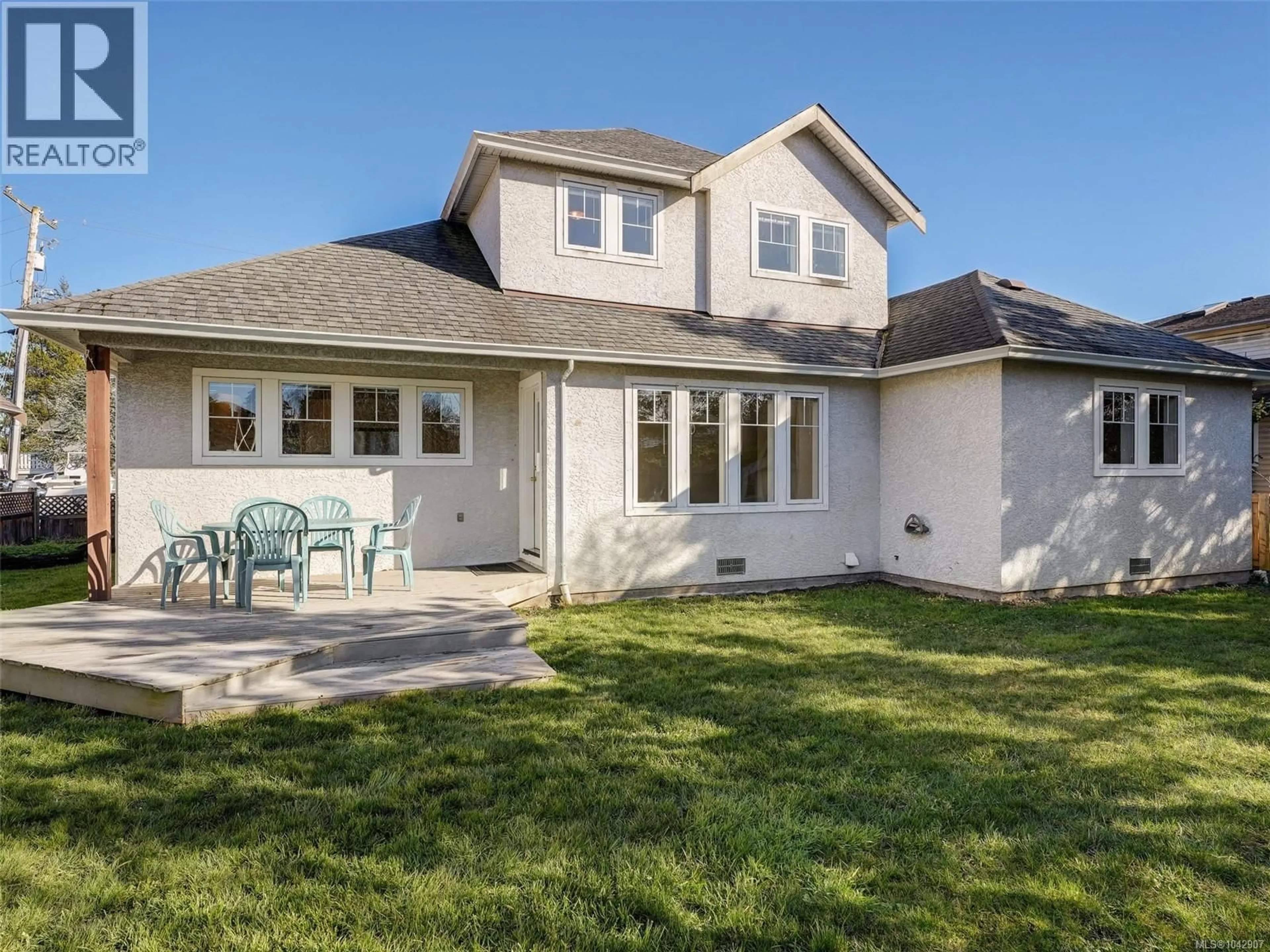 Home with vinyl exterior material, street for 9524 GREENGLADE ROAD, Sidney British Columbia V8L3T6