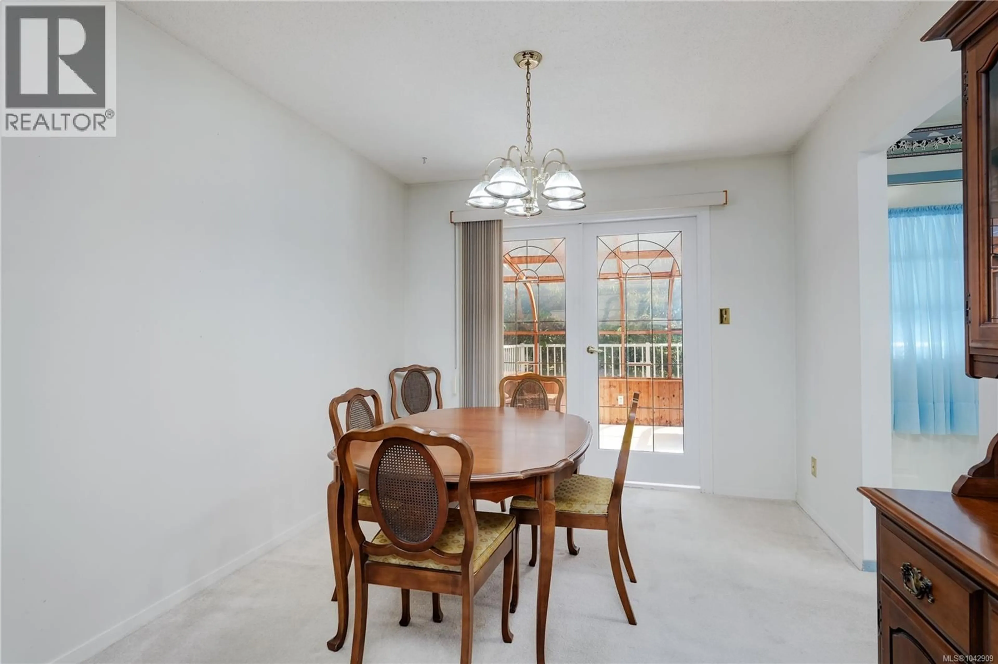 Dining room, ceramic/tile floor for 4405 TYNDALL AVENUE, Saanich British Columbia V8N3S3
