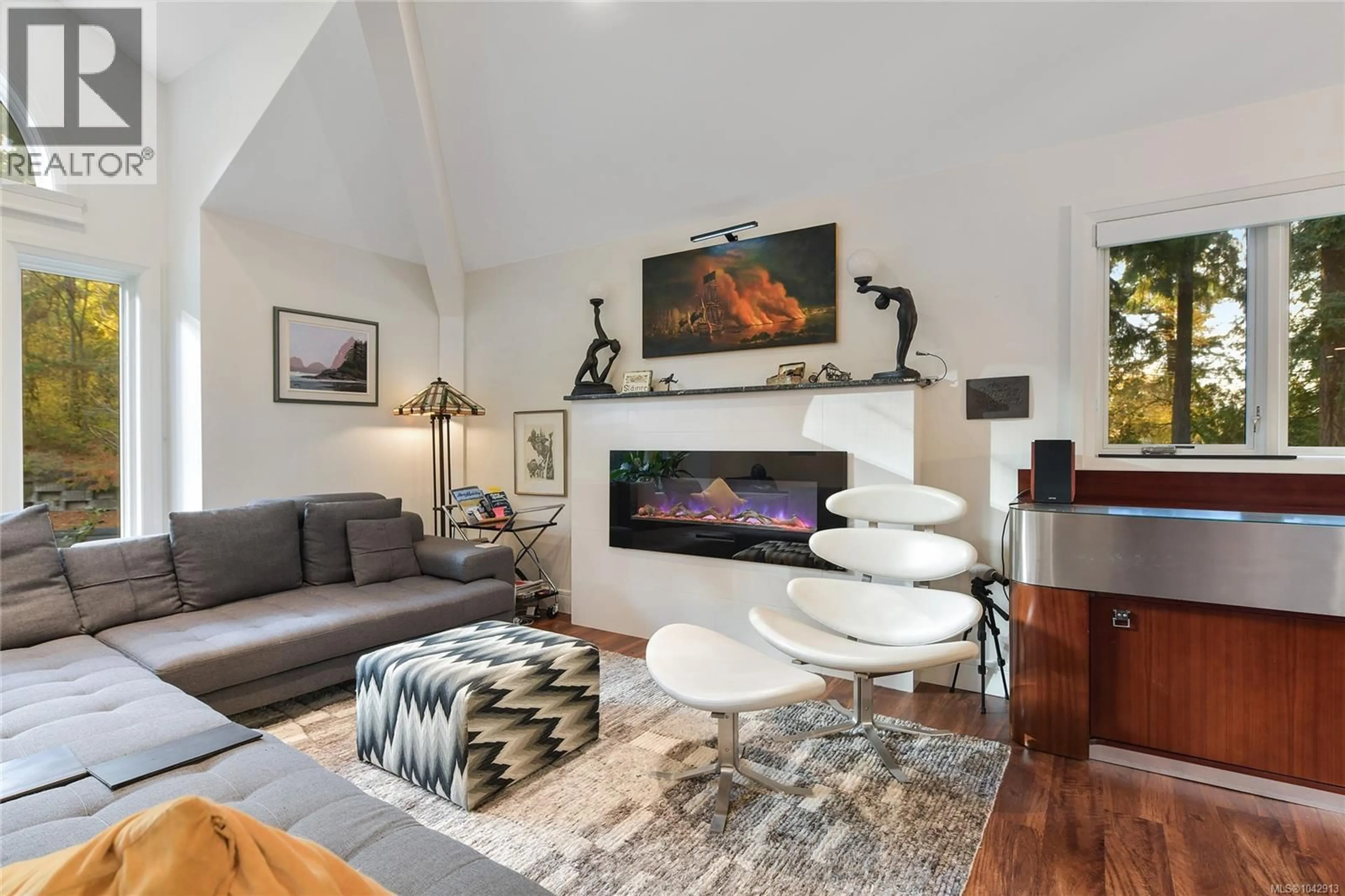 Living room with furniture, unknown for 851 SAYWARD ROAD, Saanich British Columbia V8Y1R5