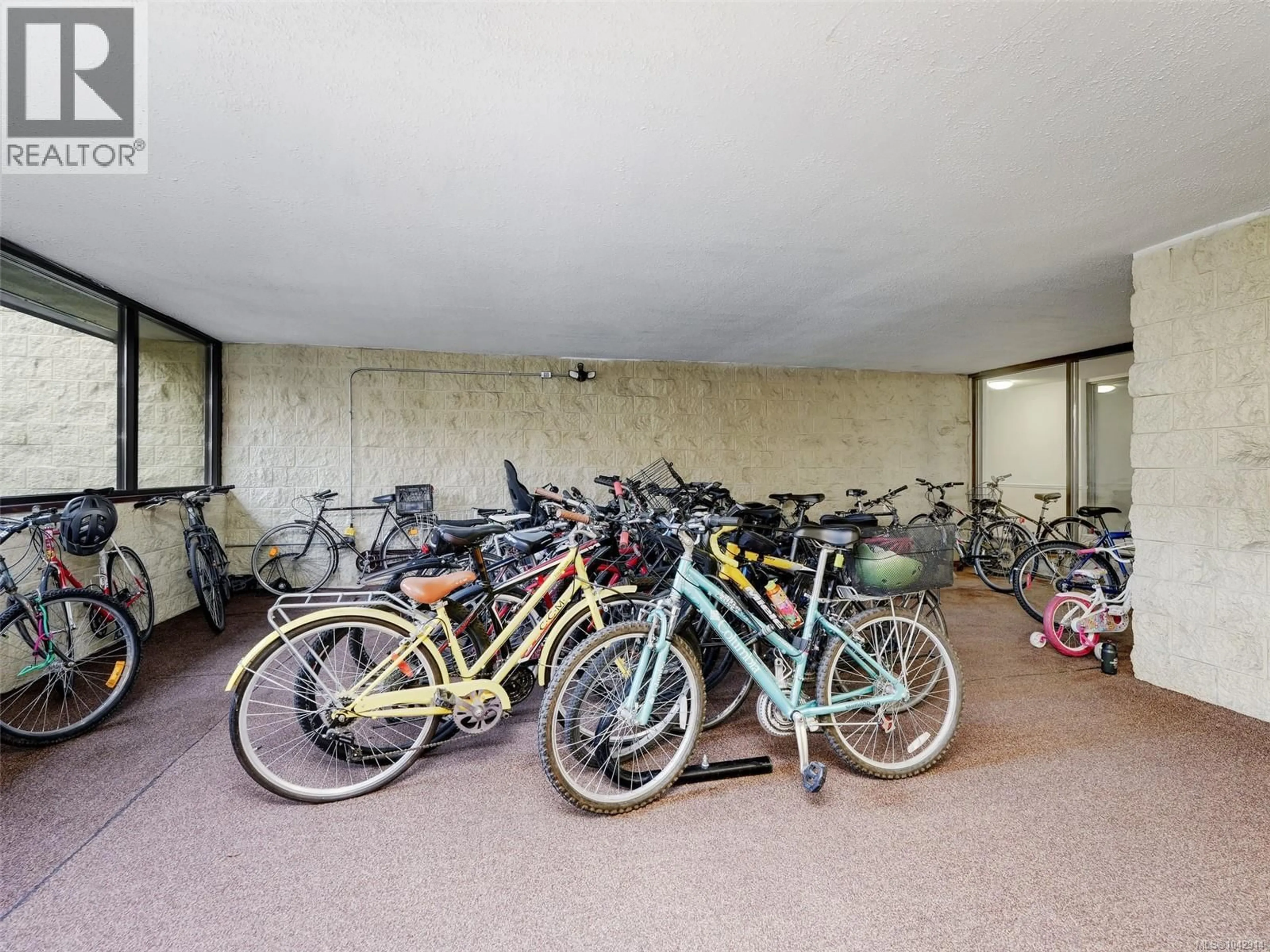 Indoor garage for 213 - 1745 LEIGHTON ROAD, Victoria British Columbia V8R6R6