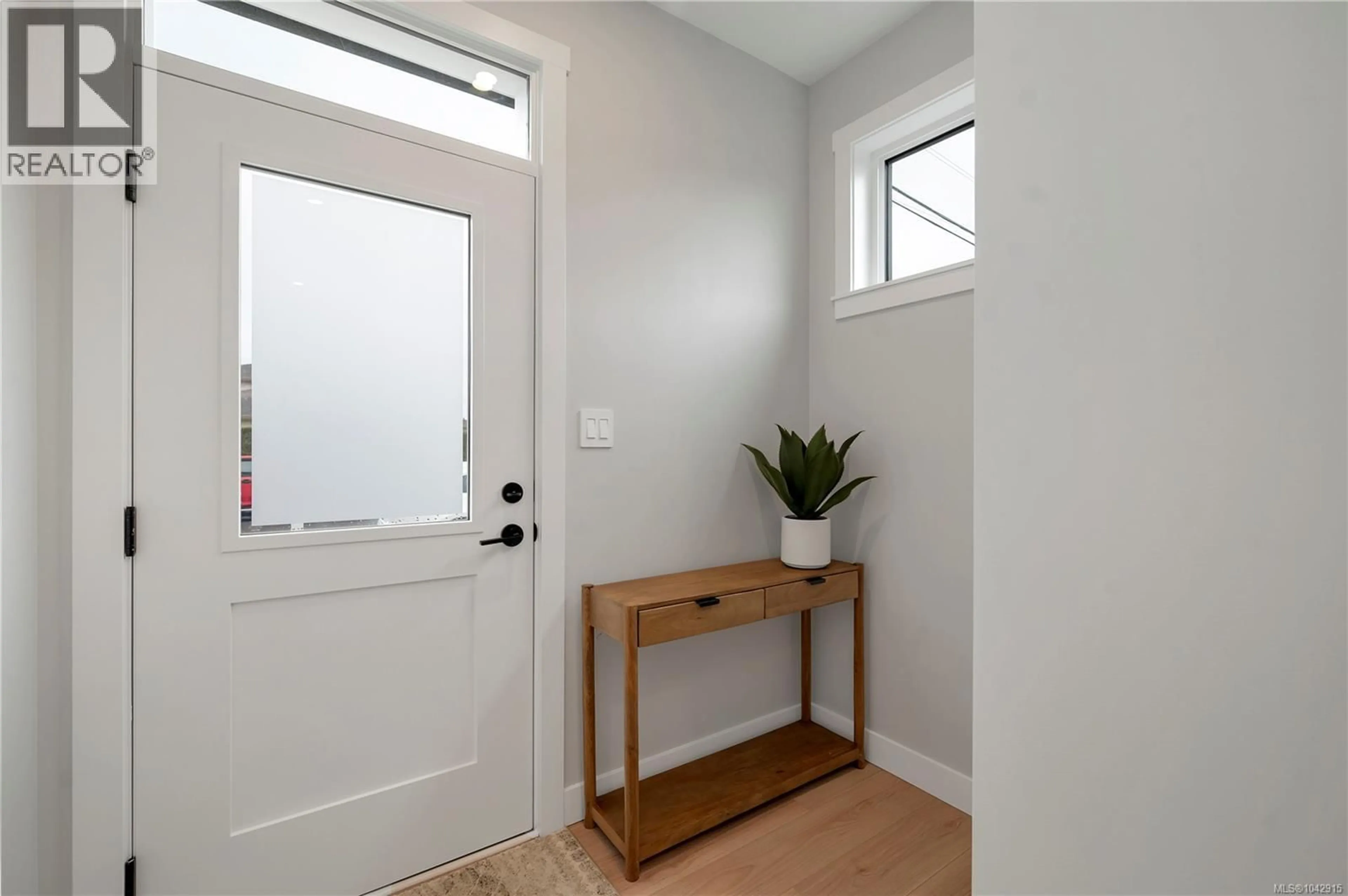 Indoor entryway for 2016A GALERNO ROAD, Campbell River British Columbia V9W0A2