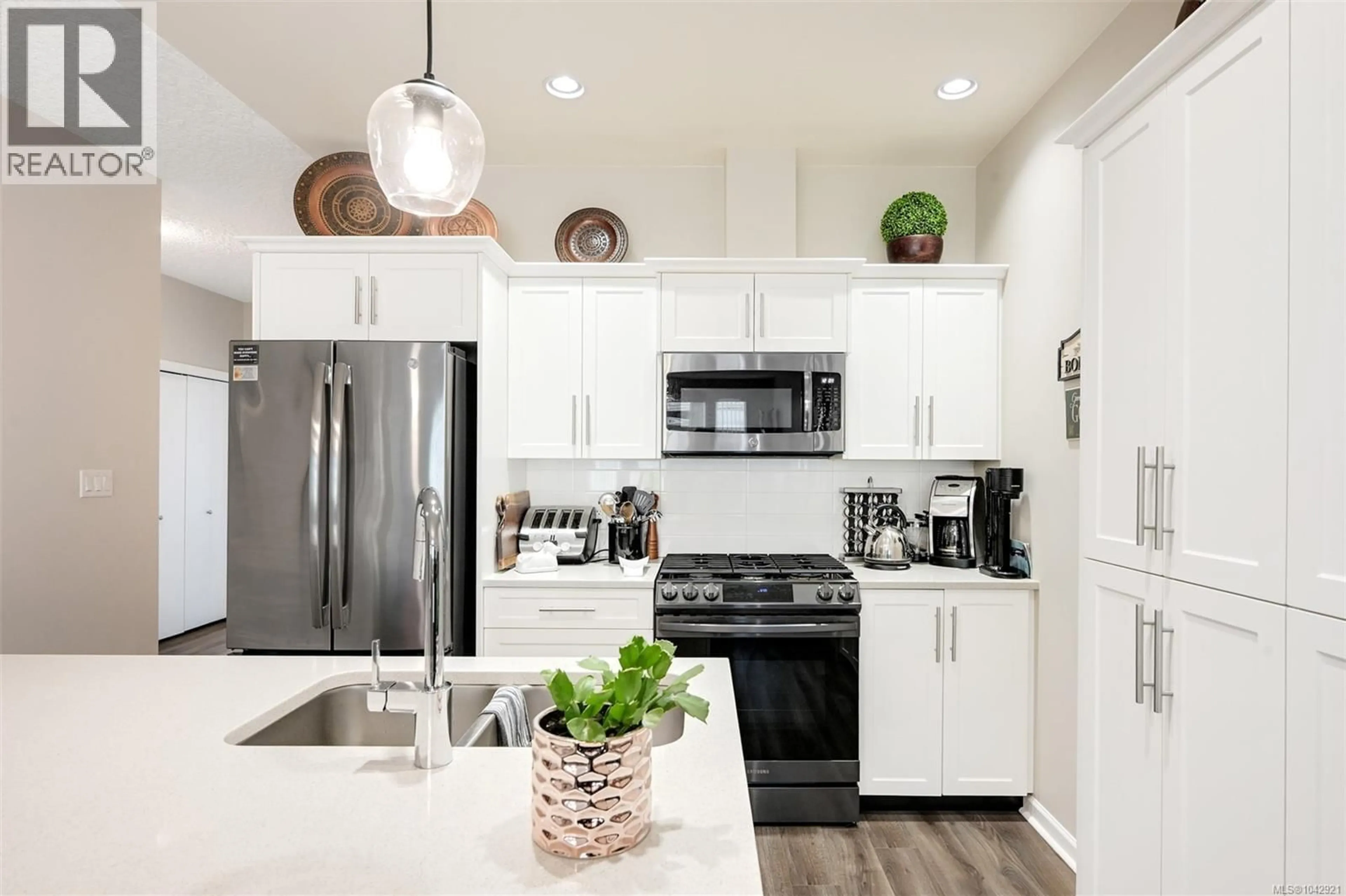 Open concept kitchen, unknown for 2316 MAGNOLIA LANE, Sooke British Columbia V9Z1N9