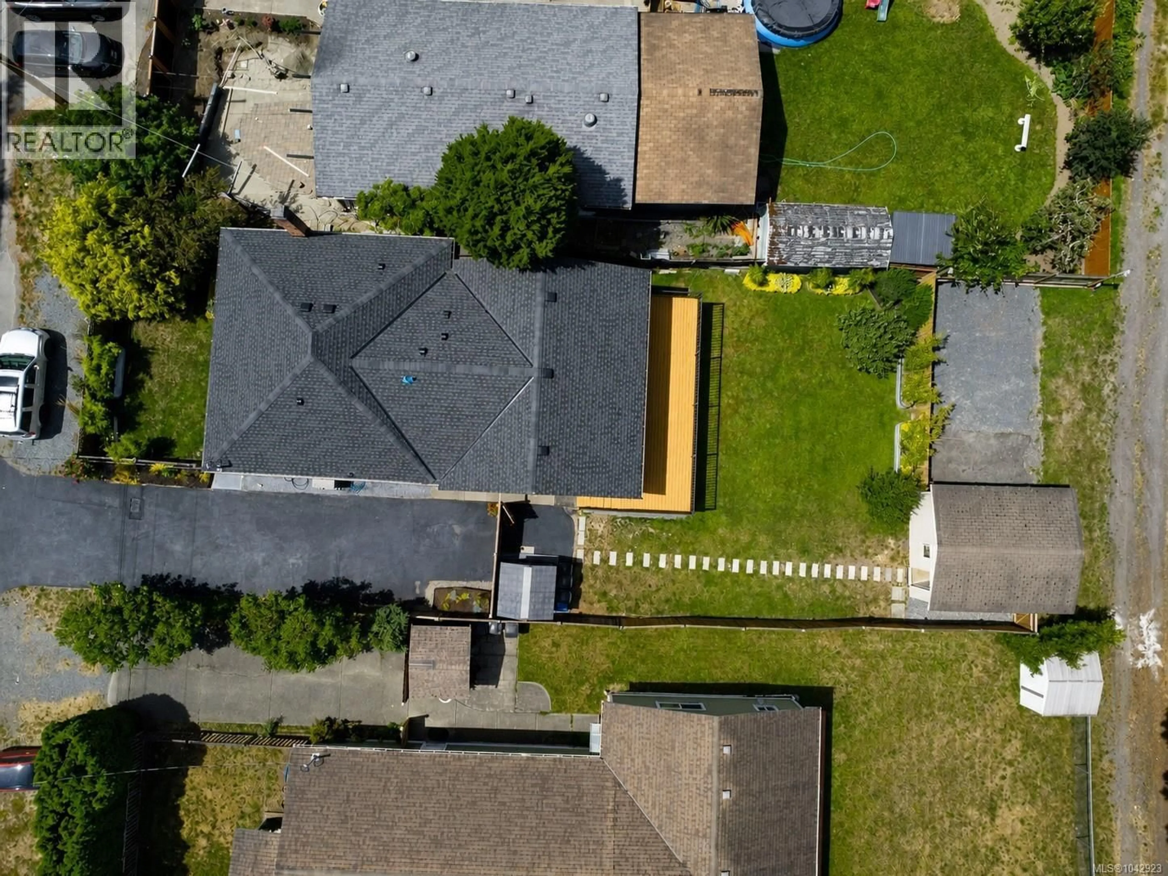 A pic from outside/outdoor area/front of a property/back of a property/a pic from drone, street for 1246 ROY ROAD, Saanich British Columbia V8Z2X7