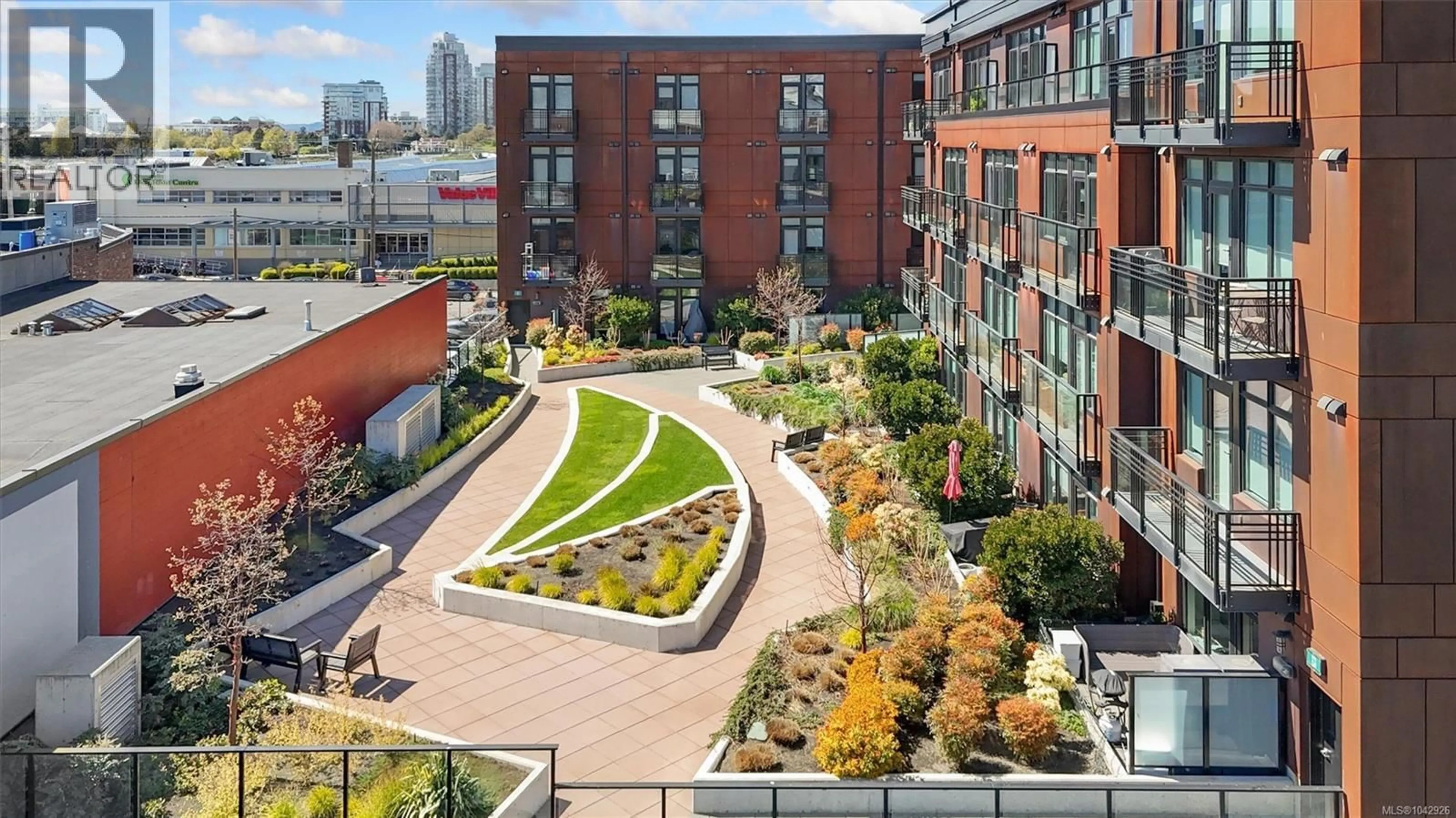 A pic from outside/outdoor area/front of a property/back of a property/a pic from drone, city buildings view from balcony for 310 - 515 CHATHAM STREET, Victoria British Columbia V8T0C8