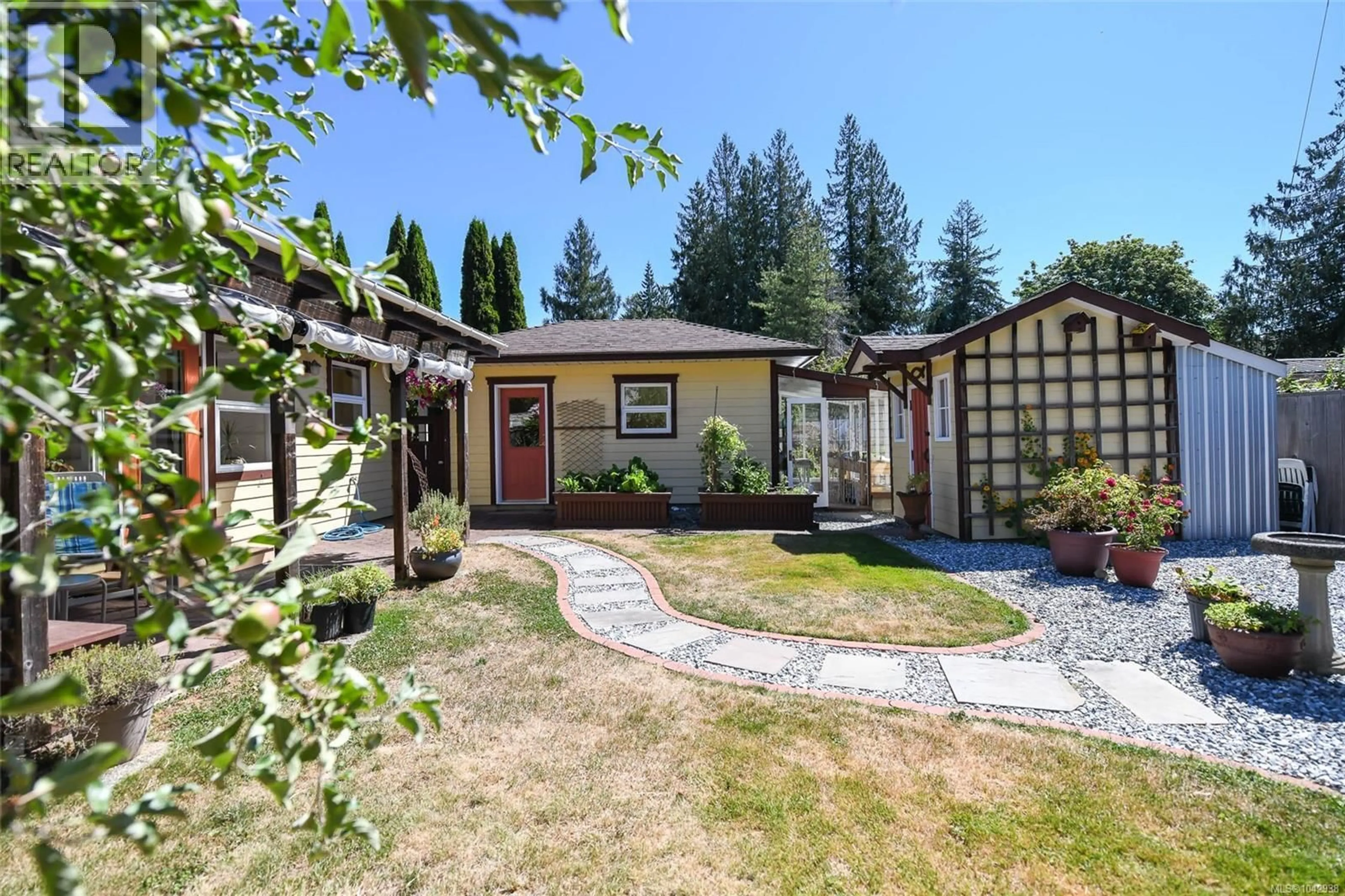 A pic from outside/outdoor area/front of a property/back of a property/a pic from drone, unknown for 2849 PENRITH AVENUE, Cumberland British Columbia V0R1S0