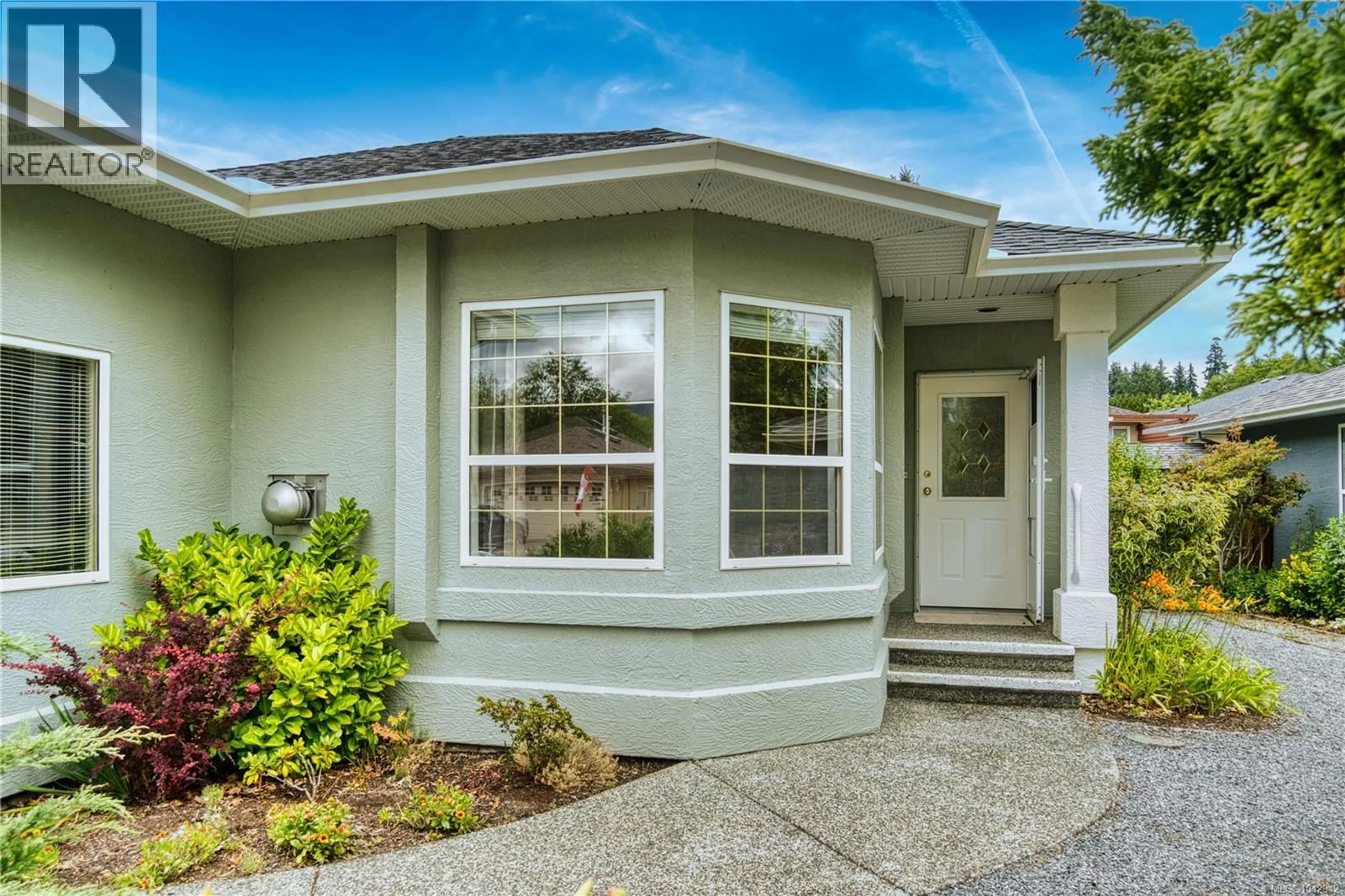 Home with vinyl exterior material, street for 5712 QUARRY CRESCENT, Nanaimo British Columbia V9T6H9