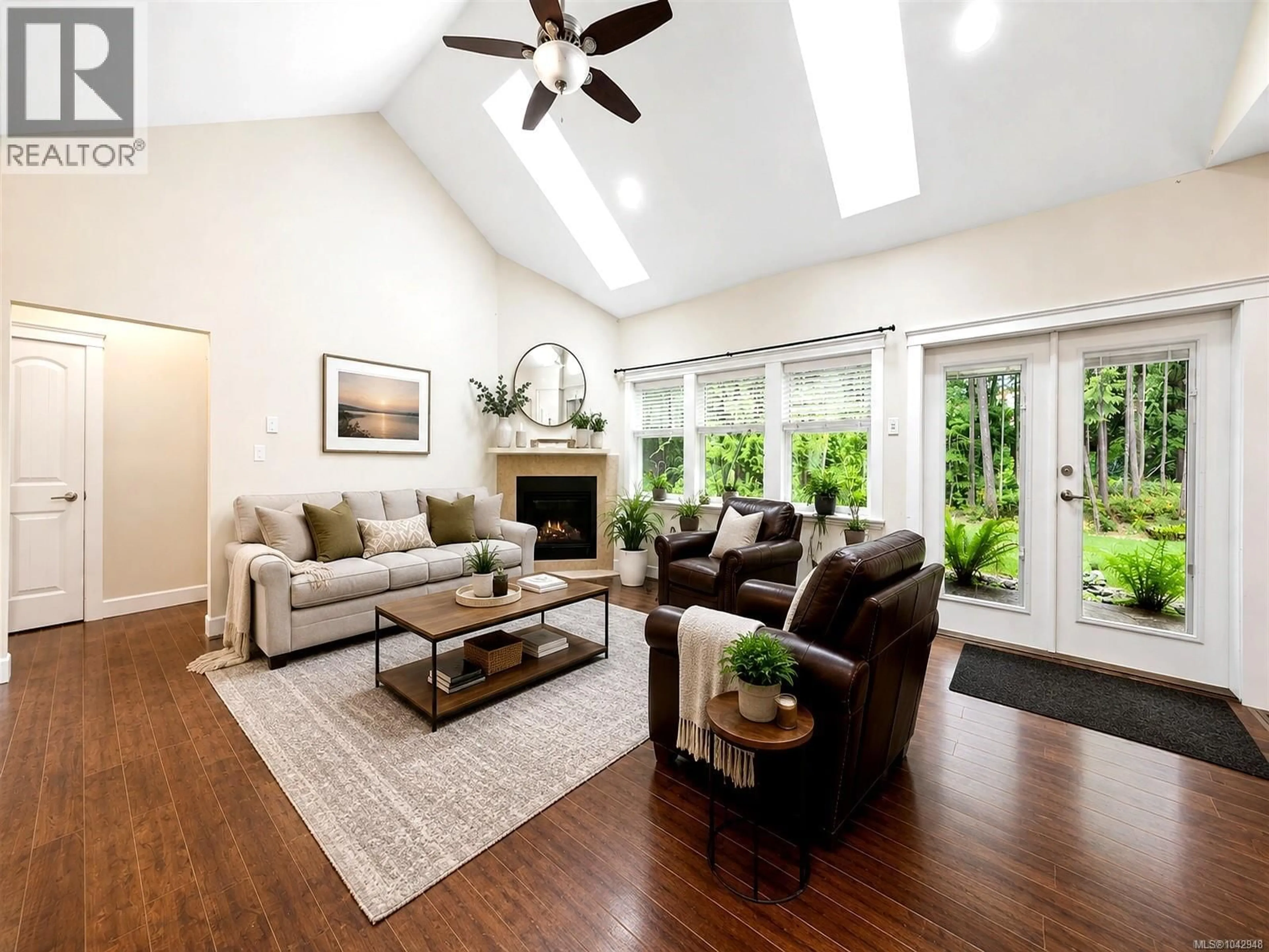 Living room with furniture, wood/laminate floor for 1871 HIGHLAND RIDGE ROAD, Shawnigan Lake British Columbia V8H2H9