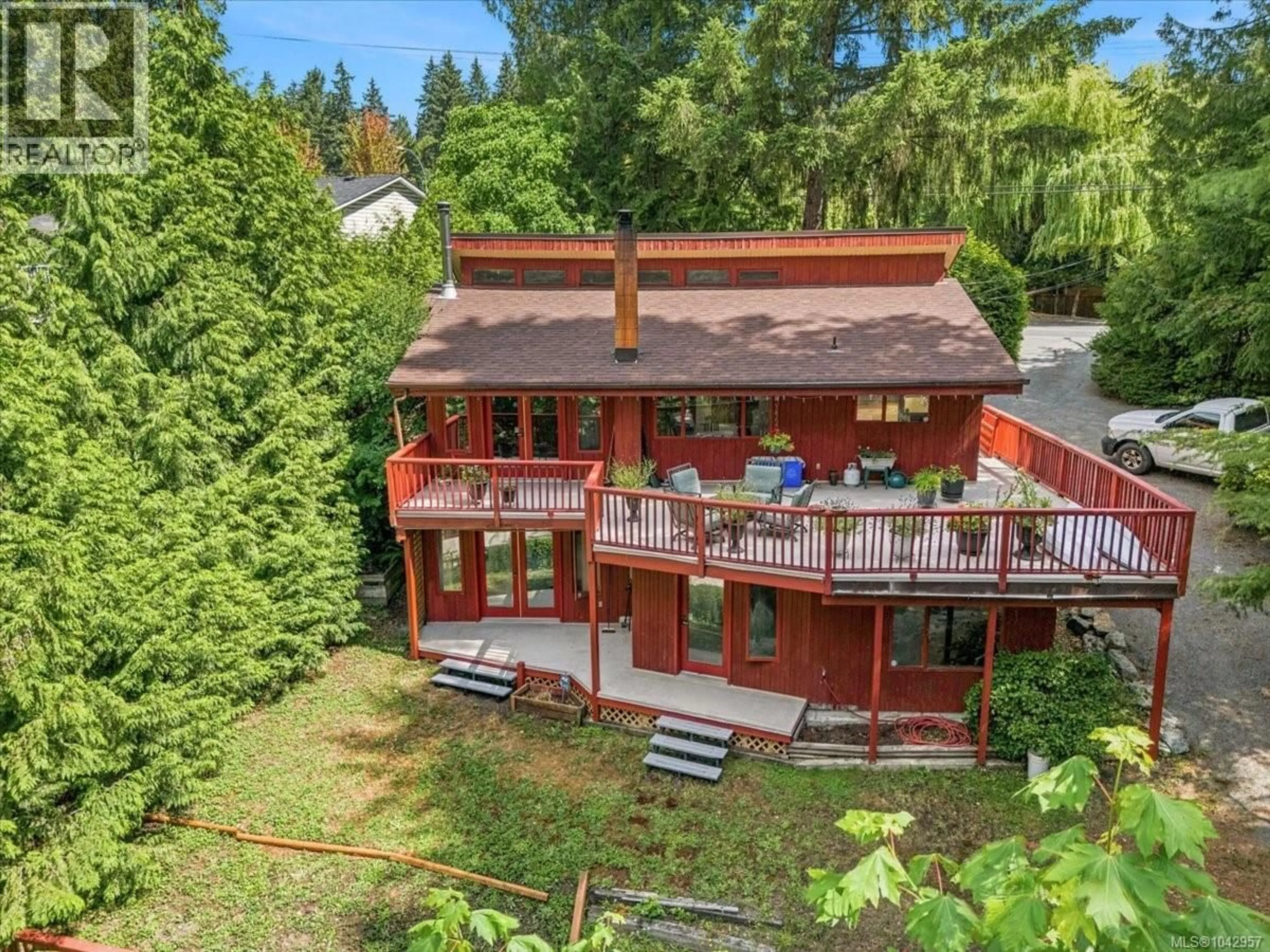 A pic from outside/outdoor area/front of a property/back of a property/a pic from drone, unknown for 1071 OLD VICTORIA ROAD, Nanaimo British Columbia V9R6R4