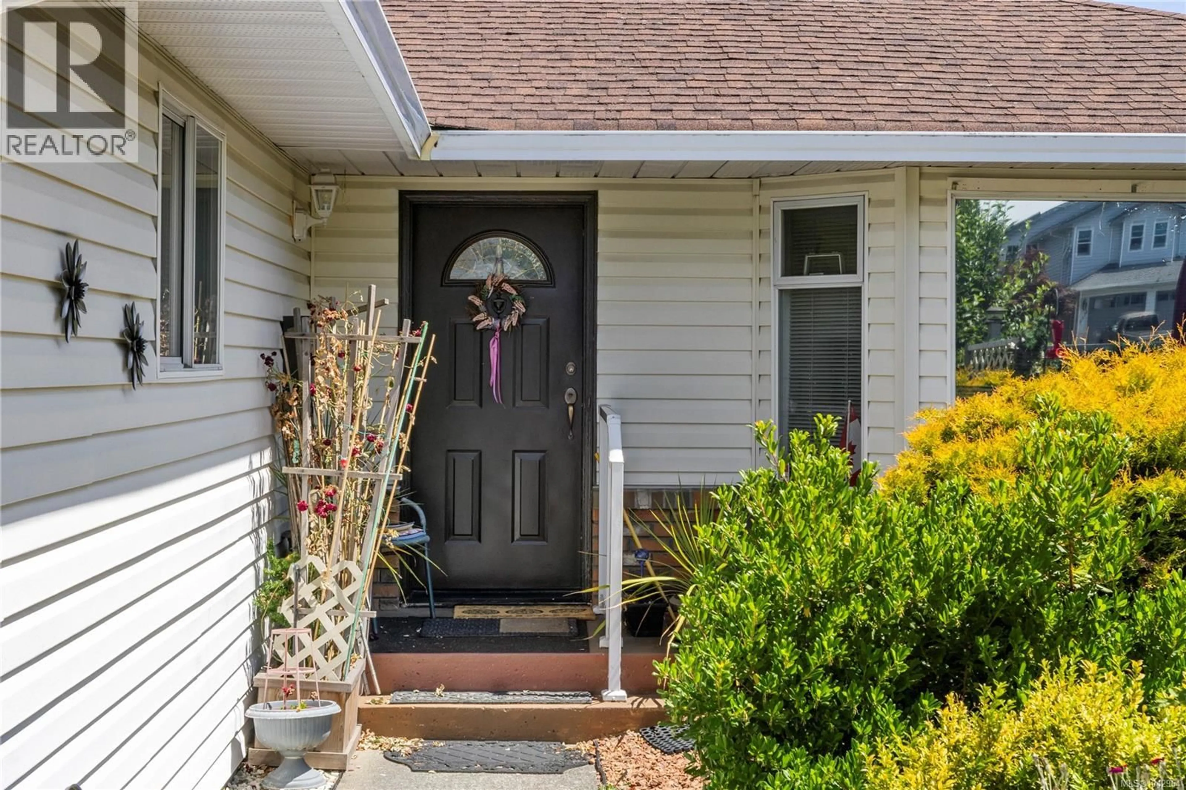 Home with vinyl exterior material, street for 1777 LATIMER ROAD, Nanaimo British Columbia V9S5R4