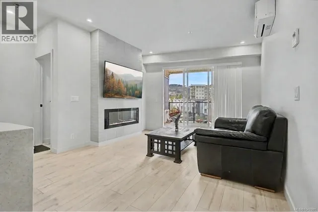 304 - 947 WHIRLAWAY CRESCENT, Langford 4