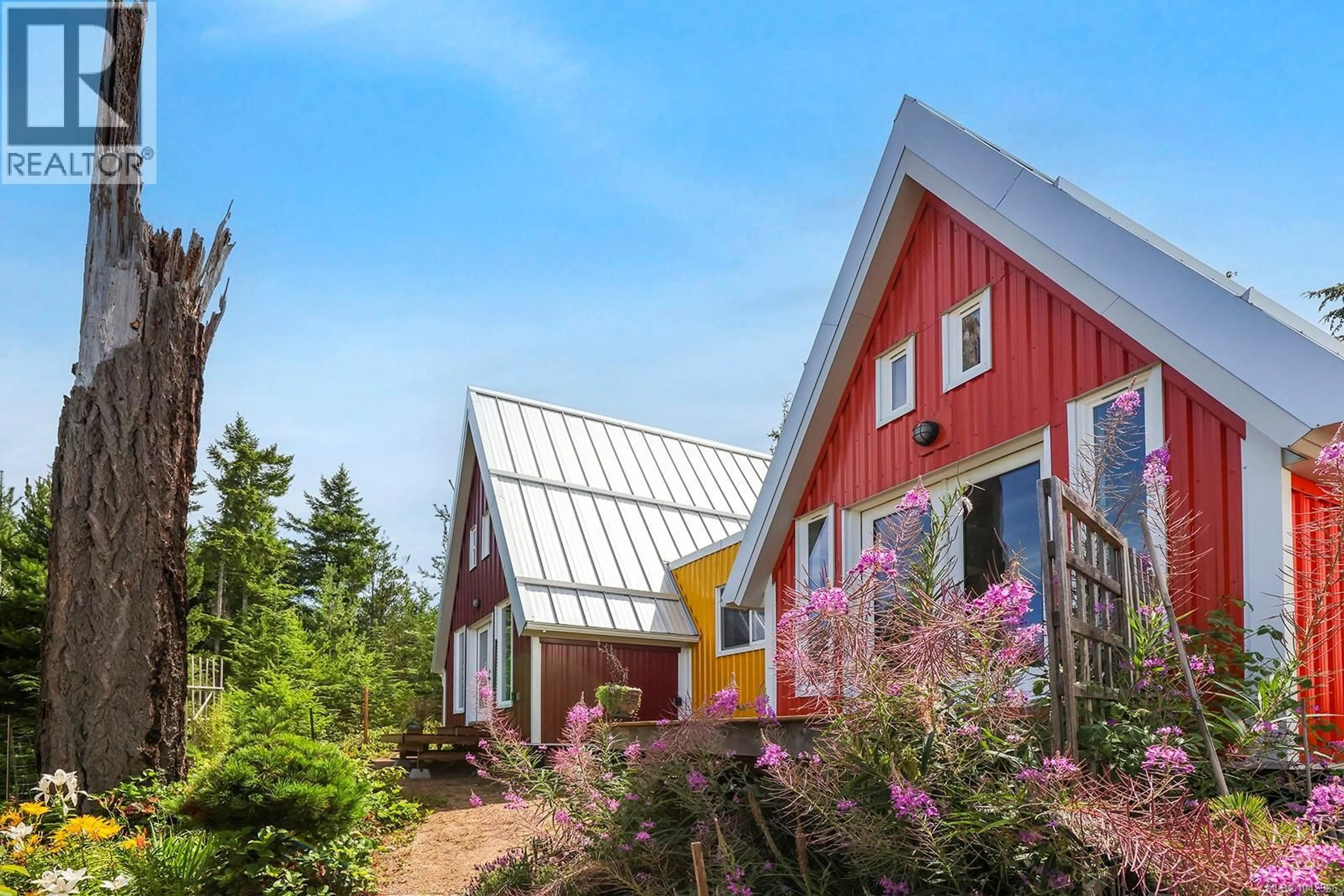 Home with vinyl exterior material, unknown for 4150 PINECREST ROAD, Denman Island British Columbia V0R1T0