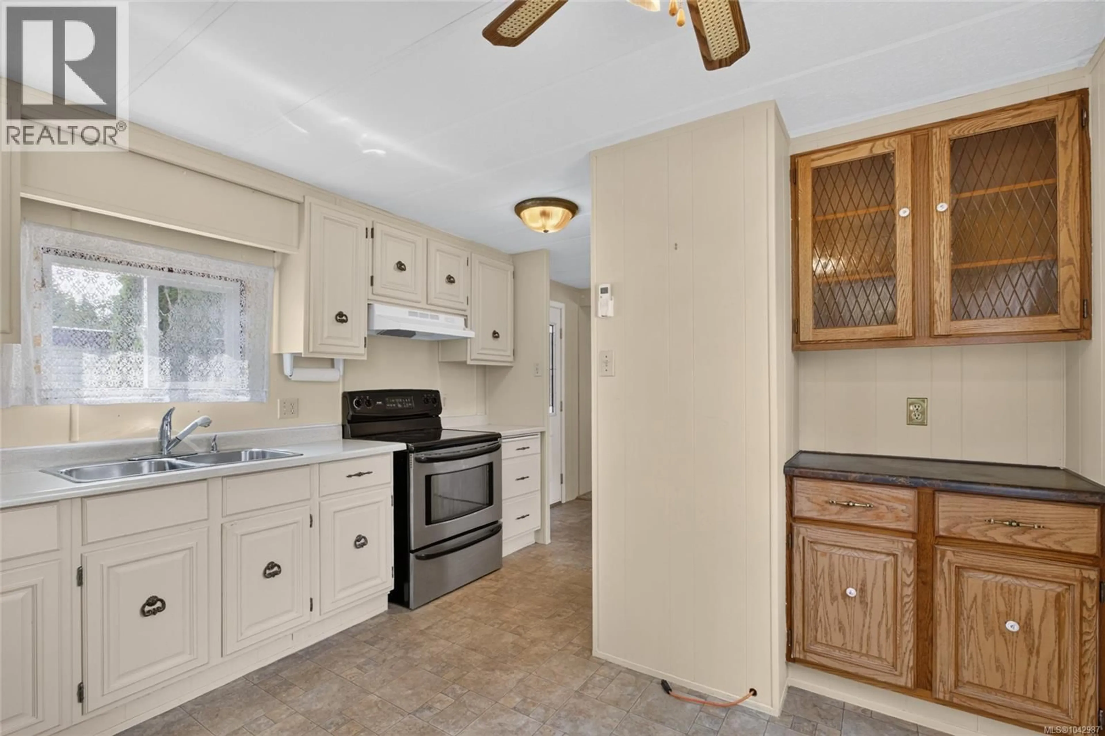 Standard kitchen, unknown for 9 - 2520 QUINSAM ROAD, Campbell River British Columbia V9W4N4