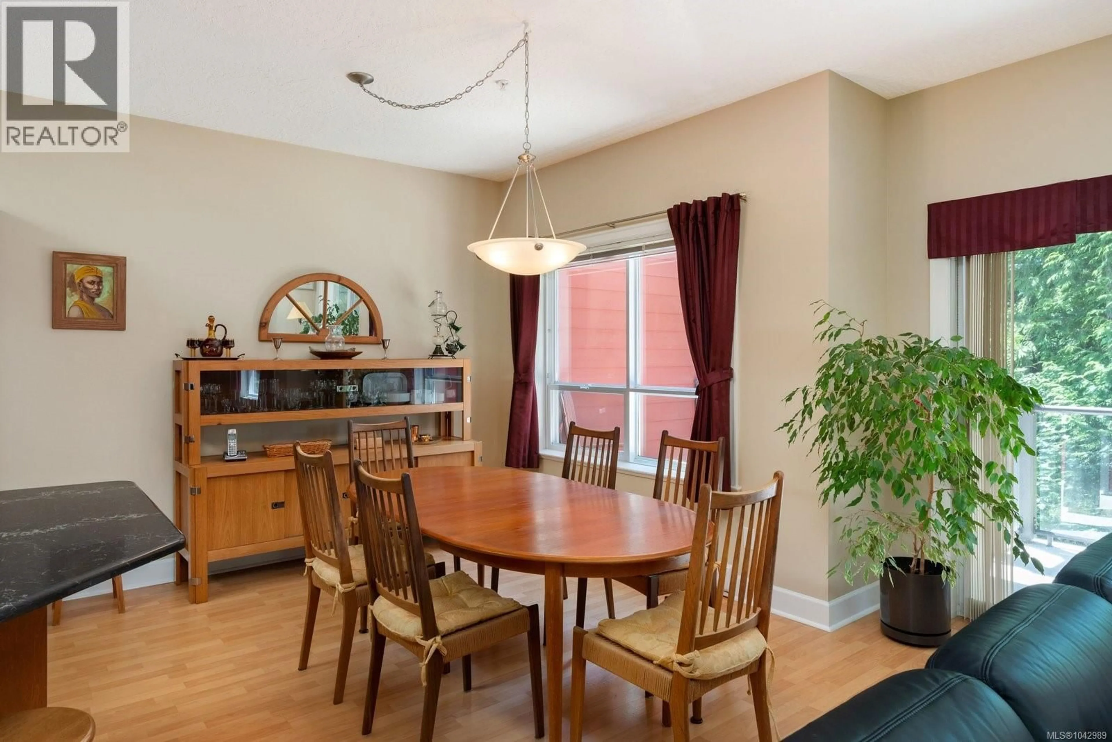 Dining room, wood/laminate floor for 52 - 486 ROYAL BAY DRIVE, Colwood British Columbia V9C4L7