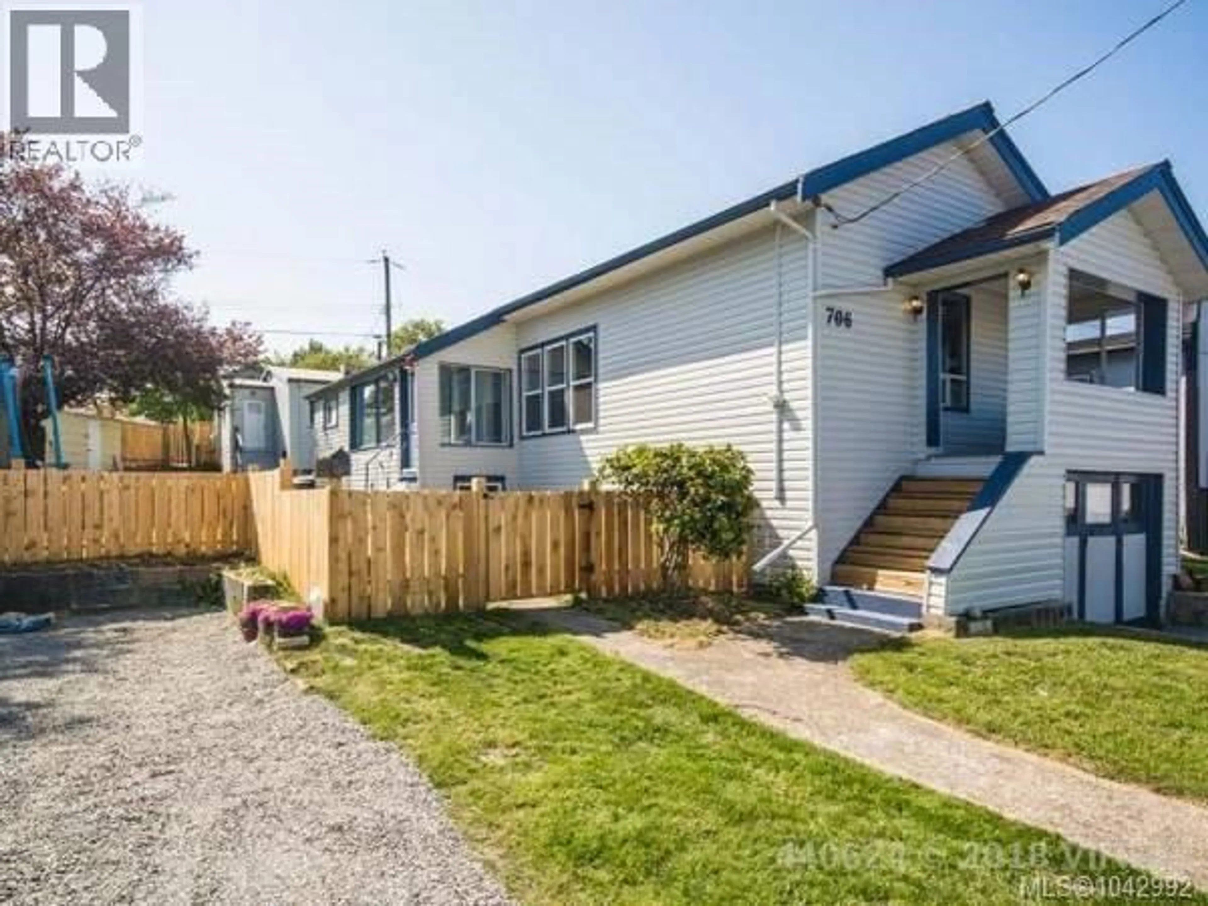 A pic from outside/outdoor area/front of a property/back of a property/a pic from drone, street for 706 HALIBURTON STREET, Nanaimo British Columbia V9R4W7