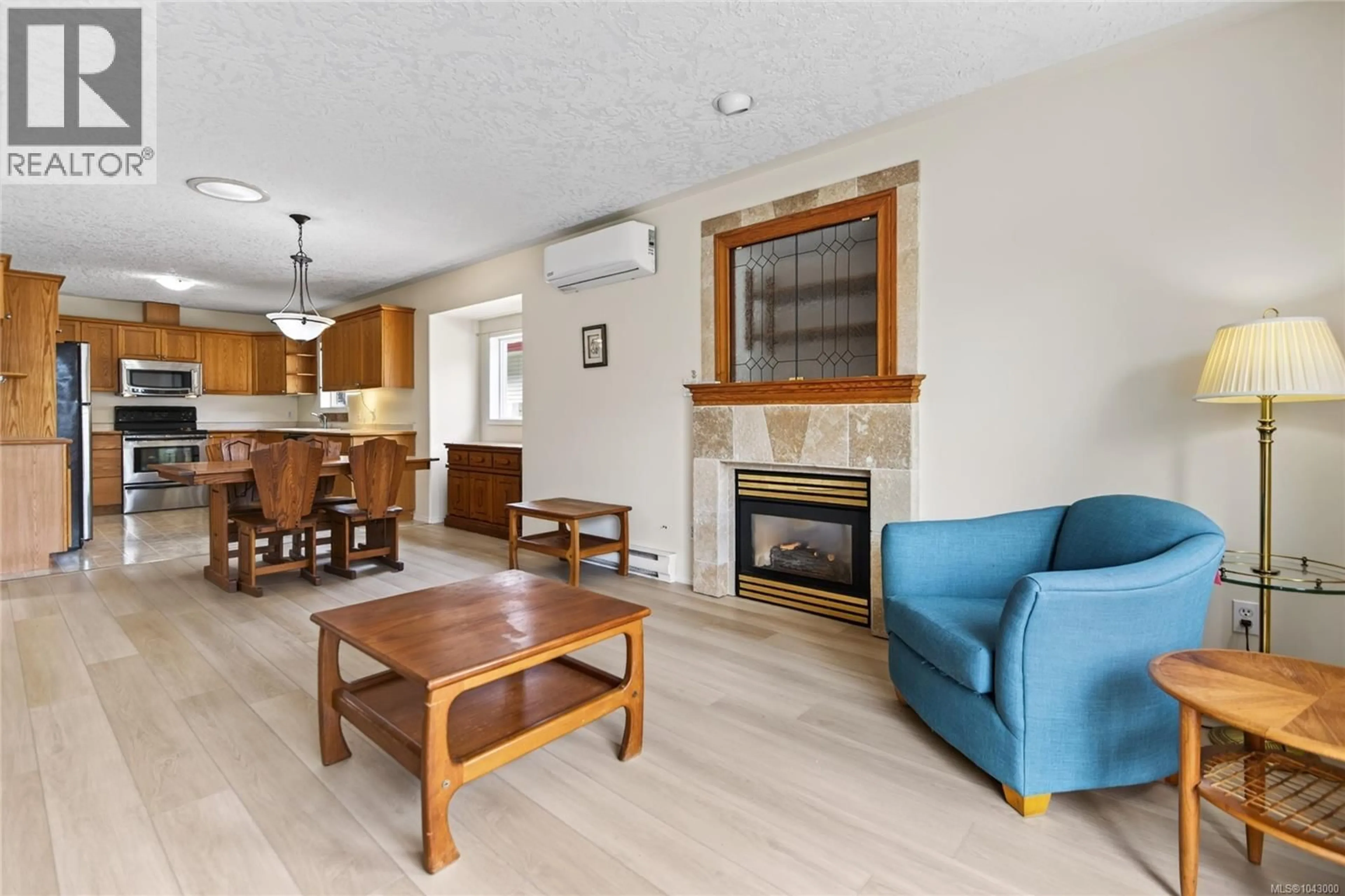 Living room with furniture, wood/laminate floor for 165 - 202 31ST STREET, Courtenay British Columbia V9N9E2