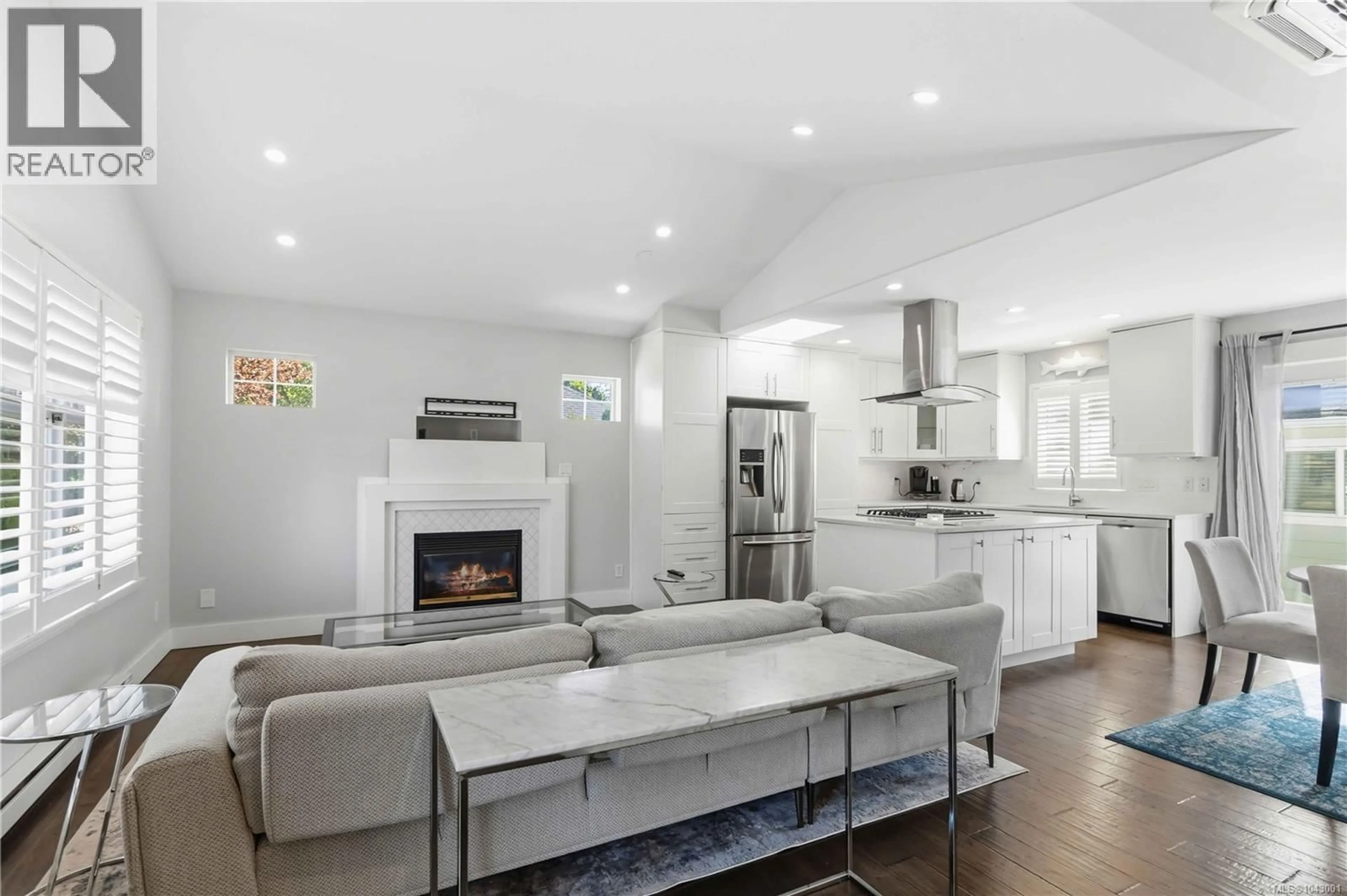 Open concept kitchen, ceramic/tile floor for 2508 SHAKESPEARE STREET, Victoria British Columbia V8R4G5