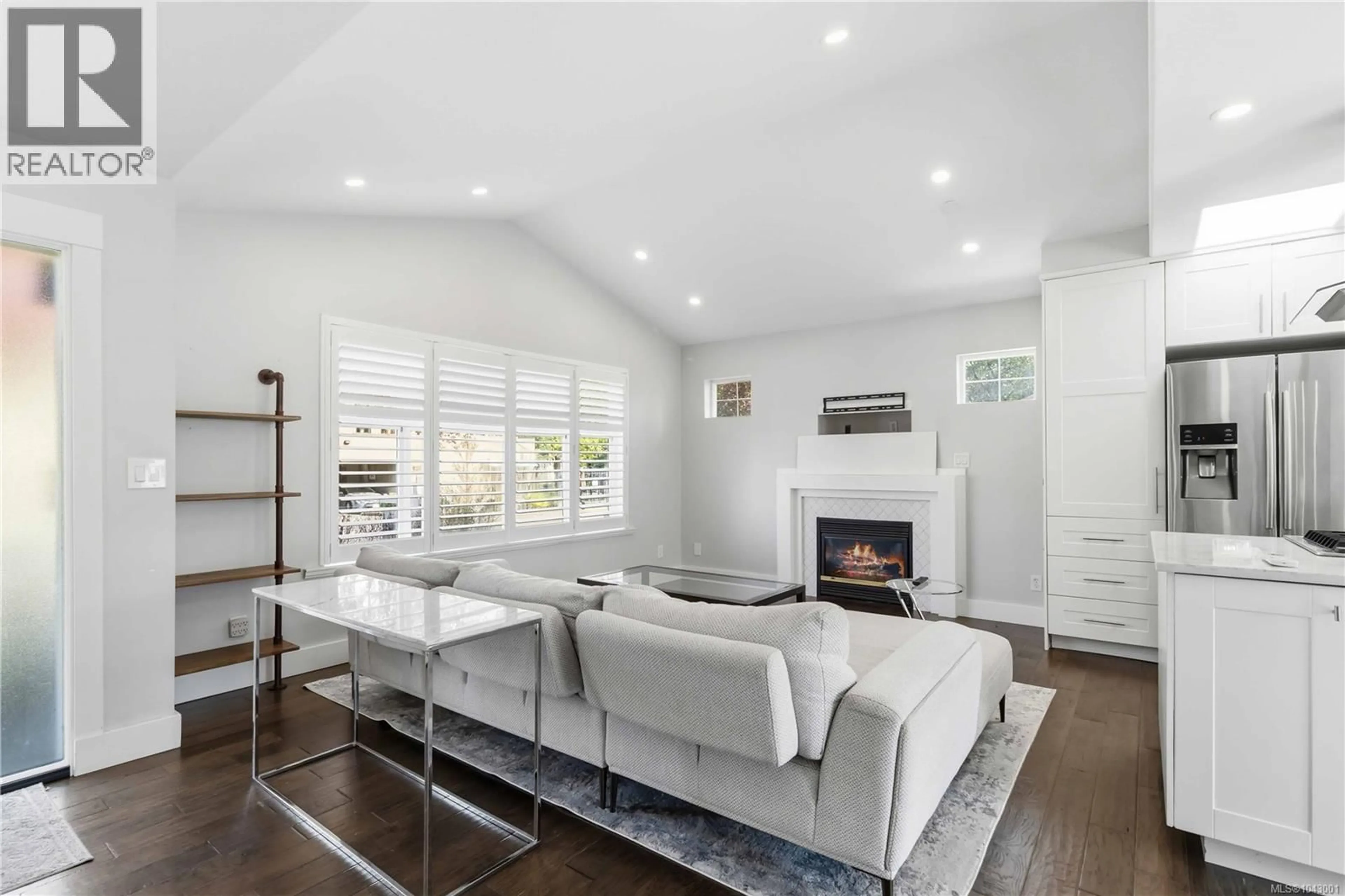 Living room with furniture, unknown for 2508 SHAKESPEARE STREET, Victoria British Columbia V8R4G5