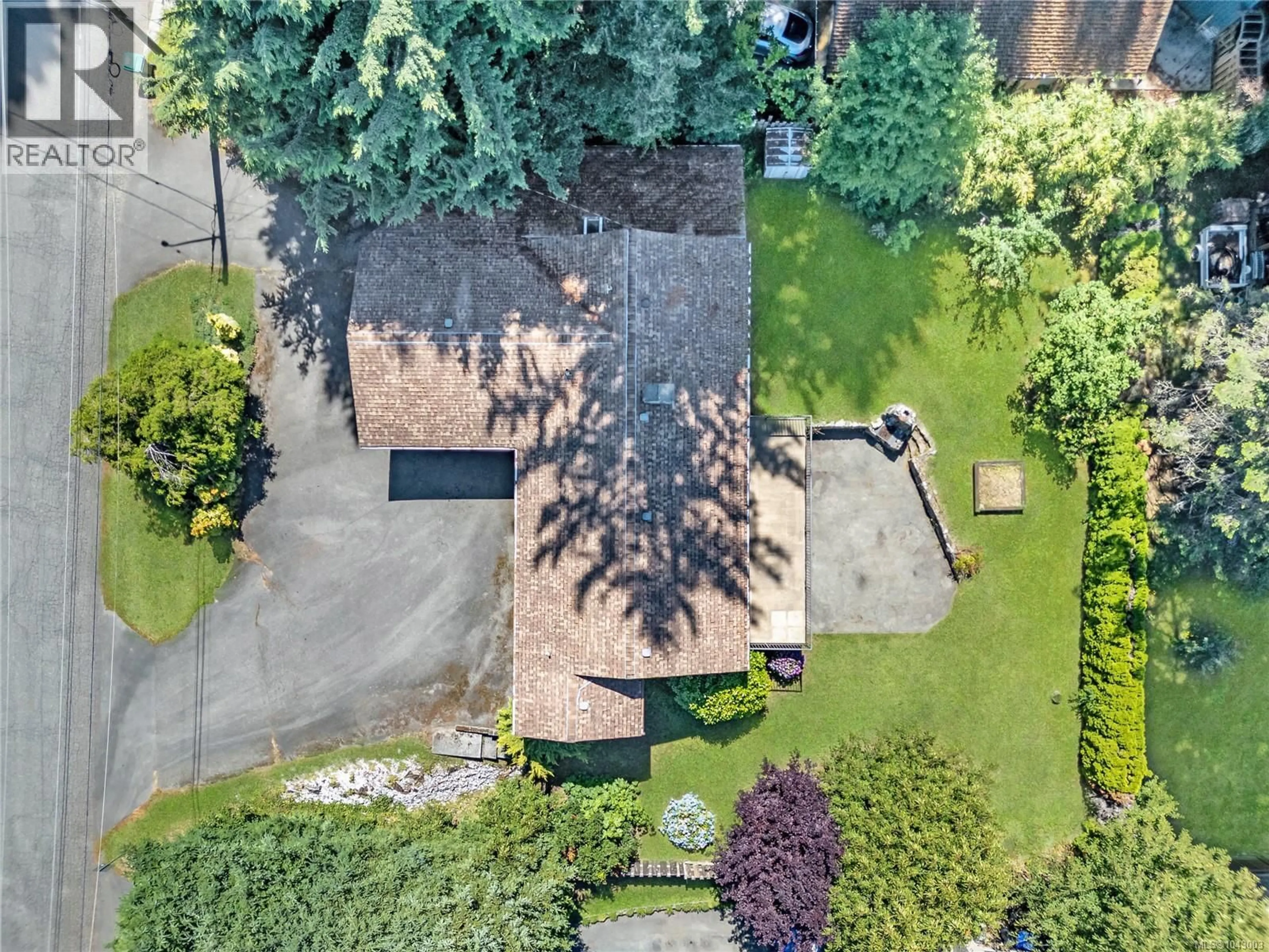 A pic from outside/outdoor area/front of a property/back of a property/a pic from drone, street for 1051 GLEN URQUHART DRIVE, Courtenay British Columbia V9N3Y3