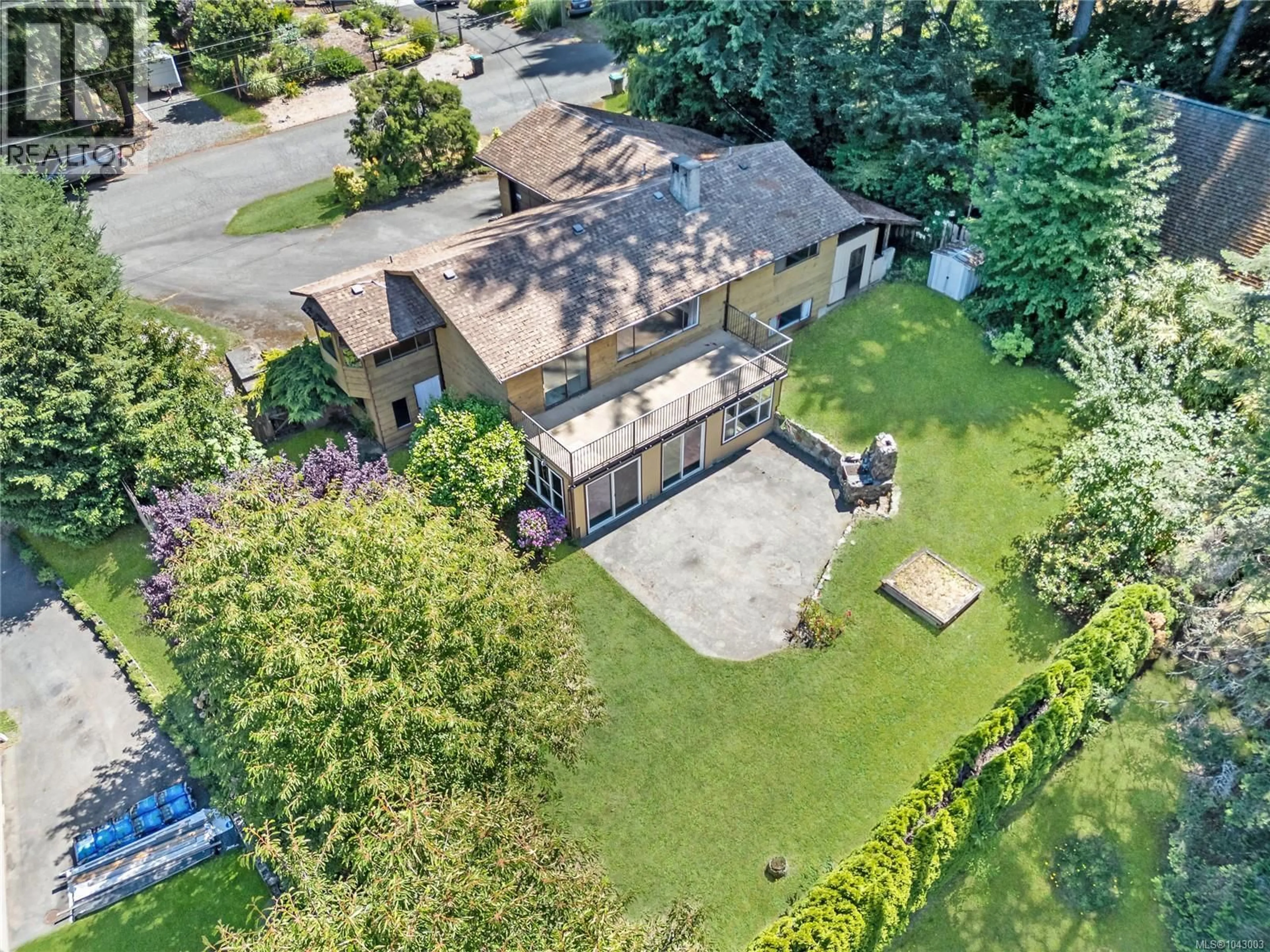 A pic from outside/outdoor area/front of a property/back of a property/a pic from drone, street for 1051 GLEN URQUHART DRIVE, Courtenay British Columbia V9N3Y3
