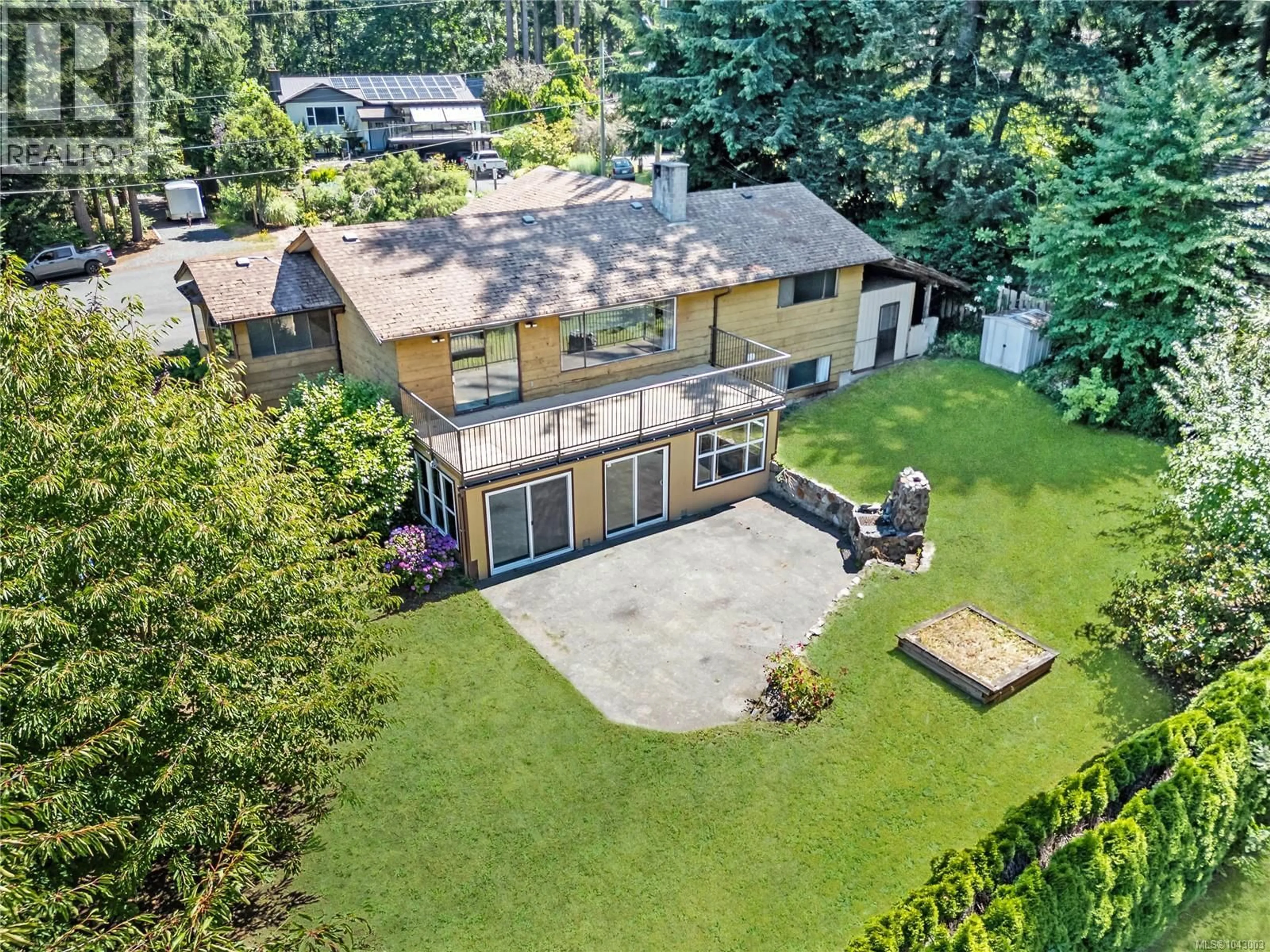 A pic from outside/outdoor area/front of a property/back of a property/a pic from drone, unknown for 1051 GLEN URQUHART DRIVE, Courtenay British Columbia V9N3Y3