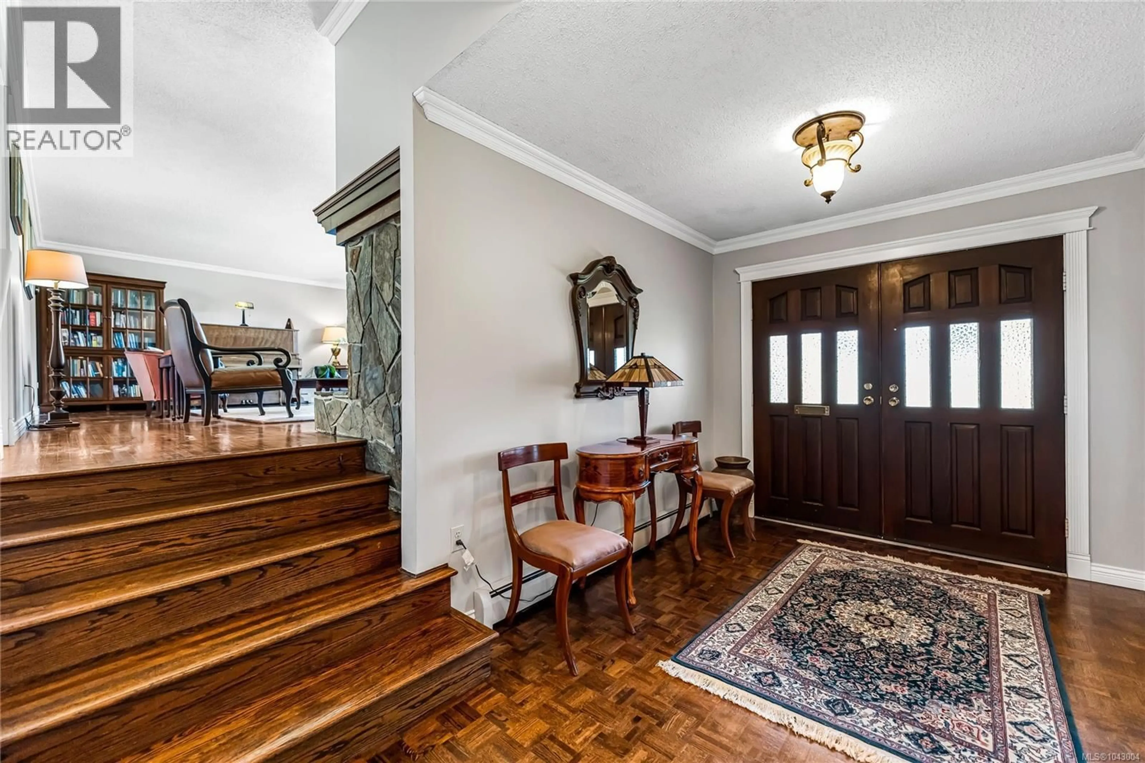 Indoor foyer for 4052 EBONY PLACE, Saanich British Columbia V8N3Y9