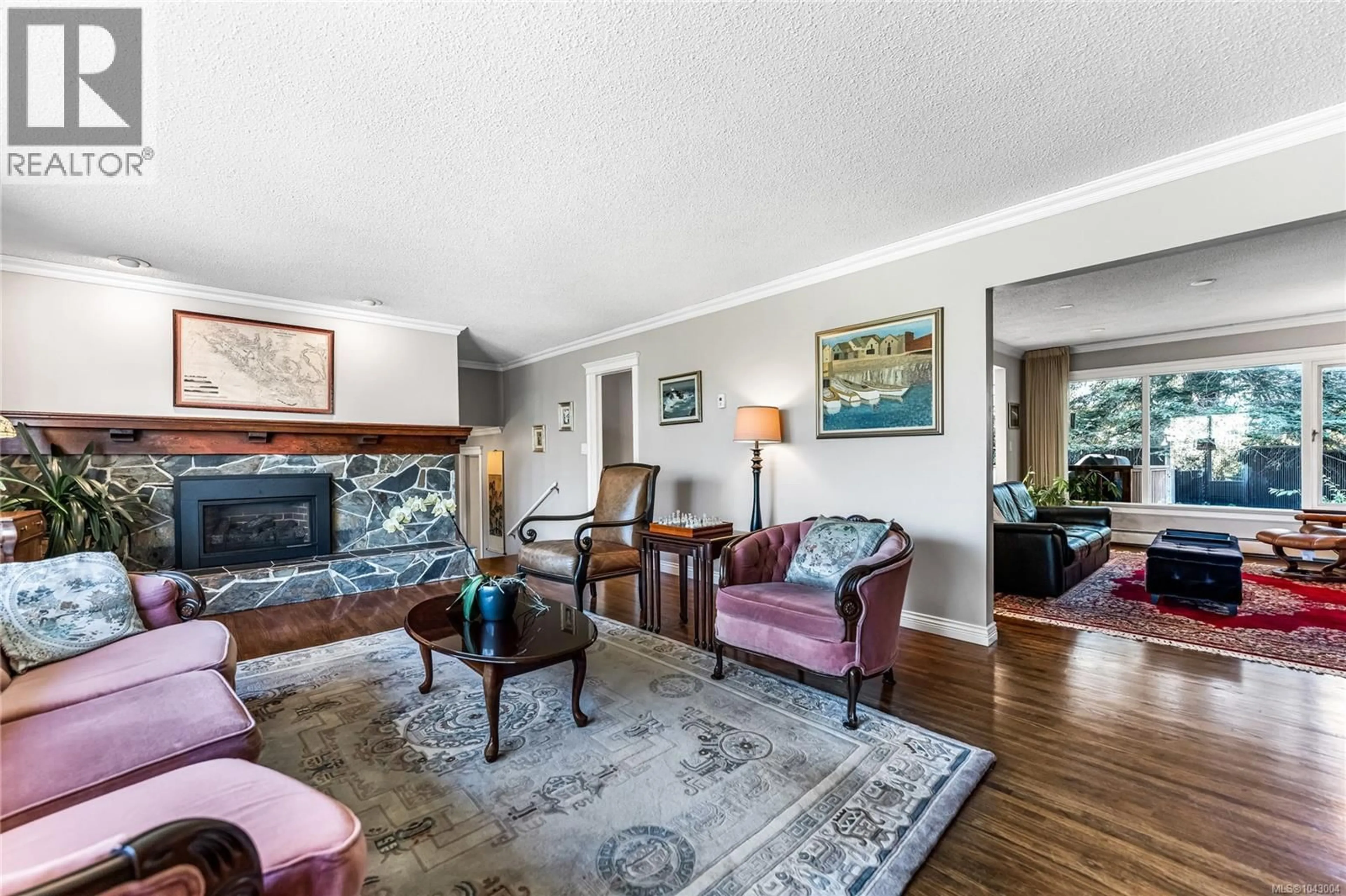 Living room with furniture, unknown for 4052 EBONY PLACE, Saanich British Columbia V8N3Y9