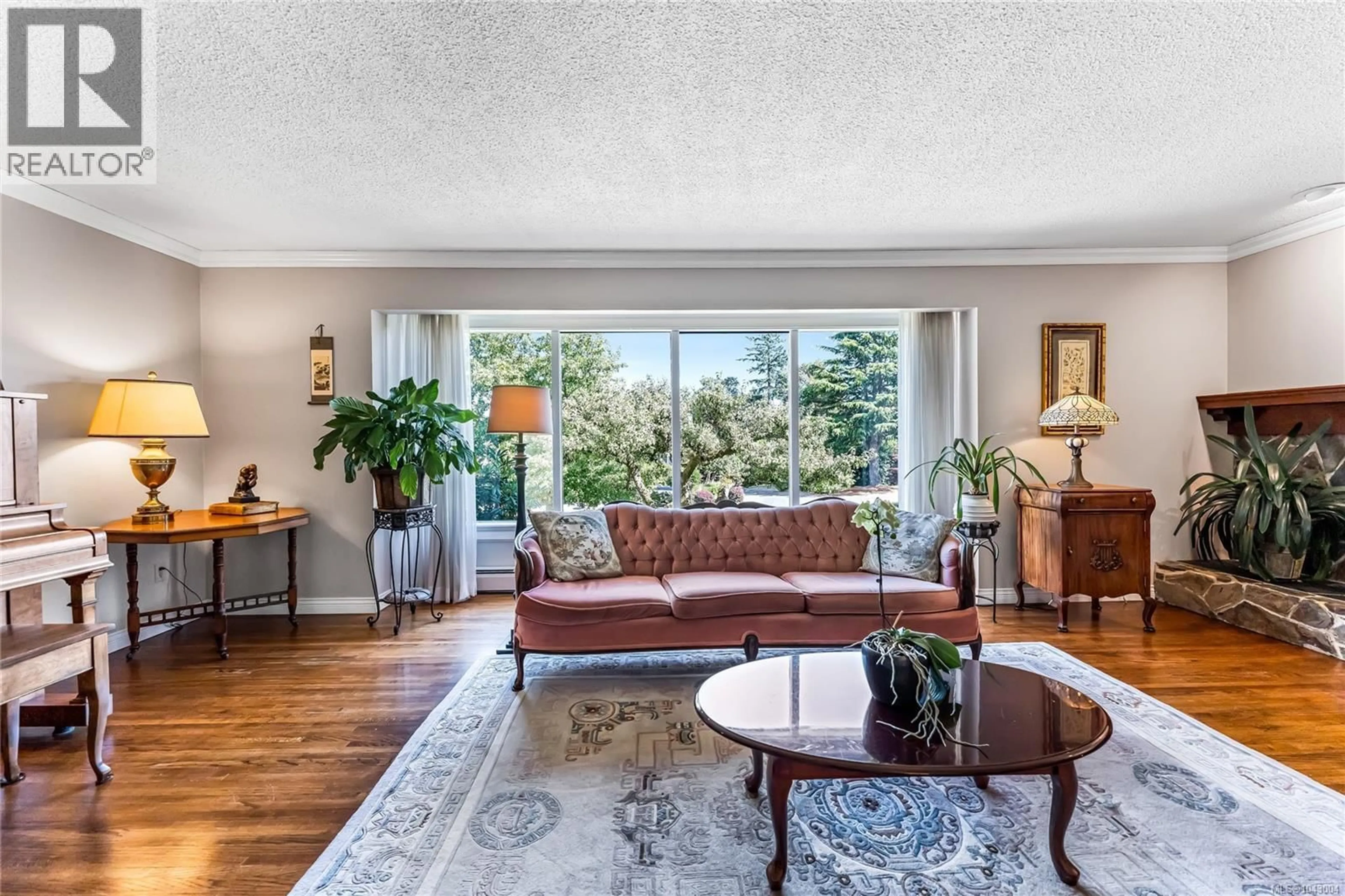 Living room with furniture, unknown for 4052 EBONY PLACE, Saanich British Columbia V8N3Y9