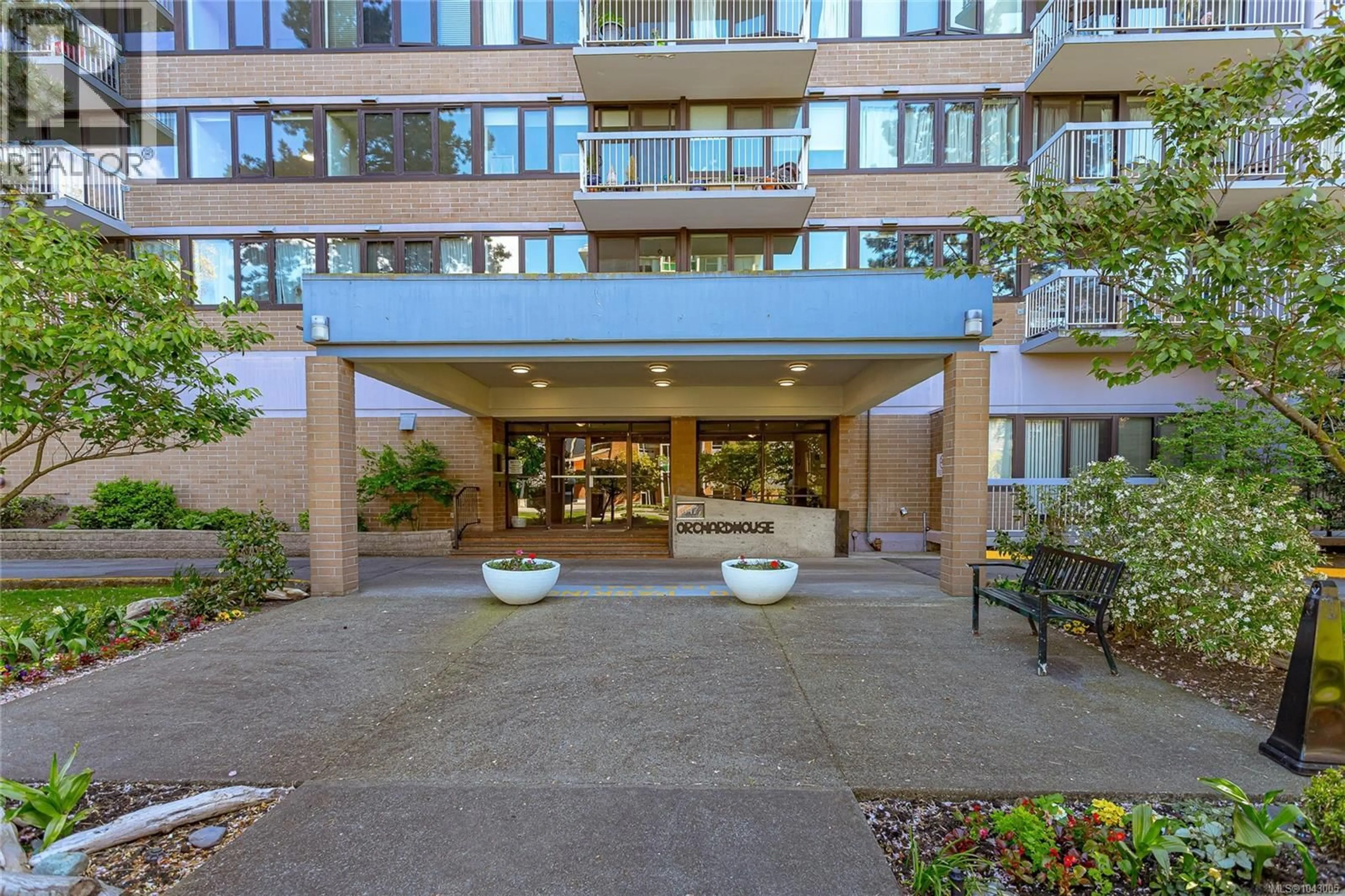 Indoor foyer for 510 - 647 MICHIGAN STREET, Victoria British Columbia V8V1S9