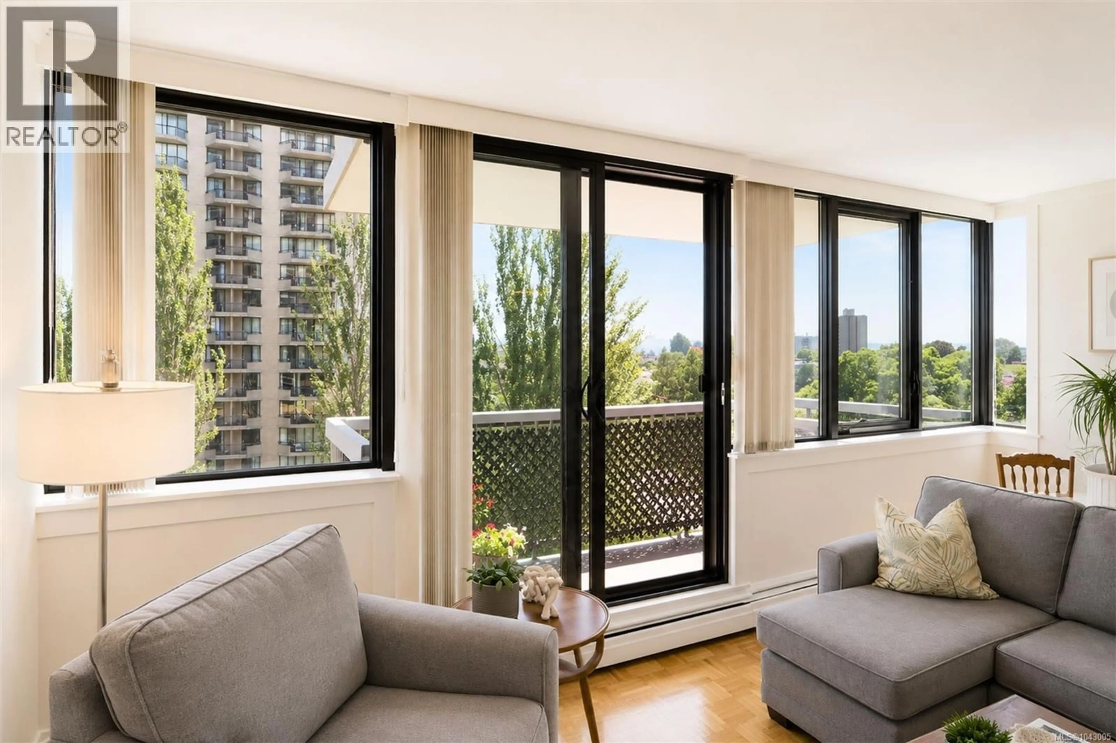 Living room with furniture, wood/laminate floor for 510 - 647 MICHIGAN STREET, Victoria British Columbia V8V1S9