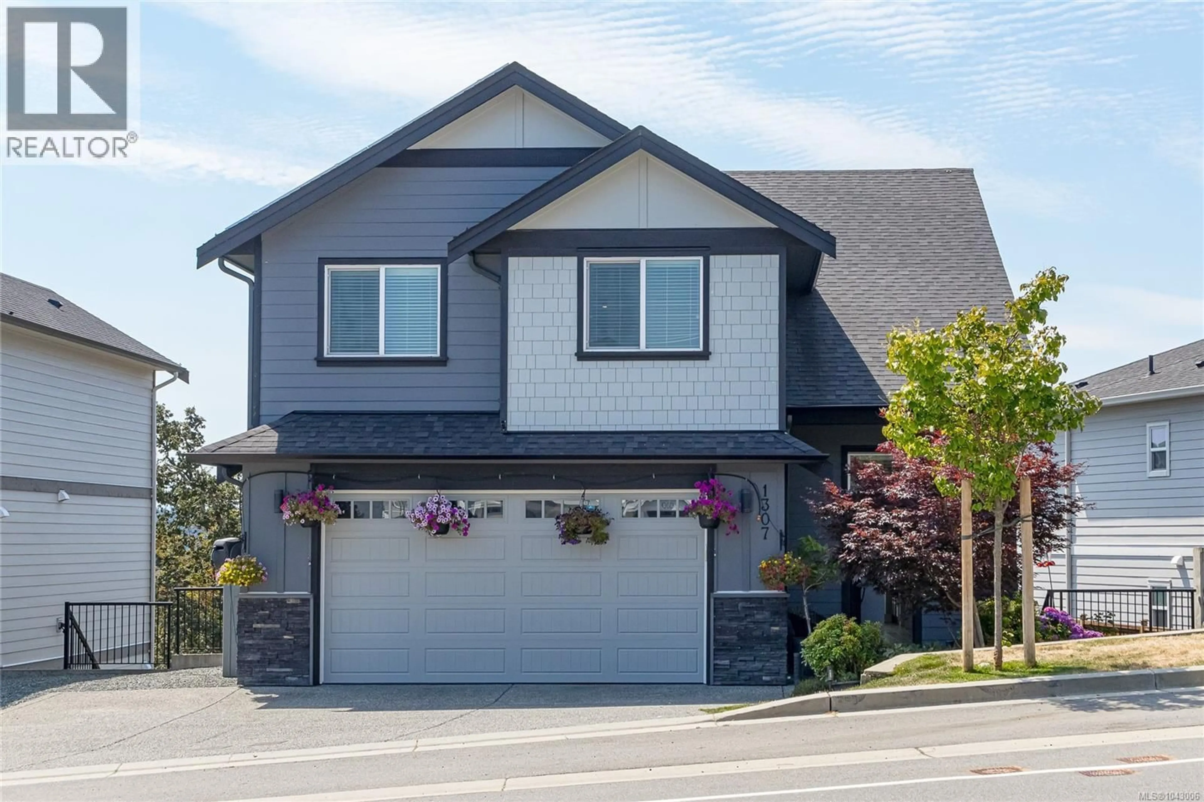 Home with vinyl exterior material, street for 1307 FLINT AVENUE, Langford British Columbia V9B0Z8