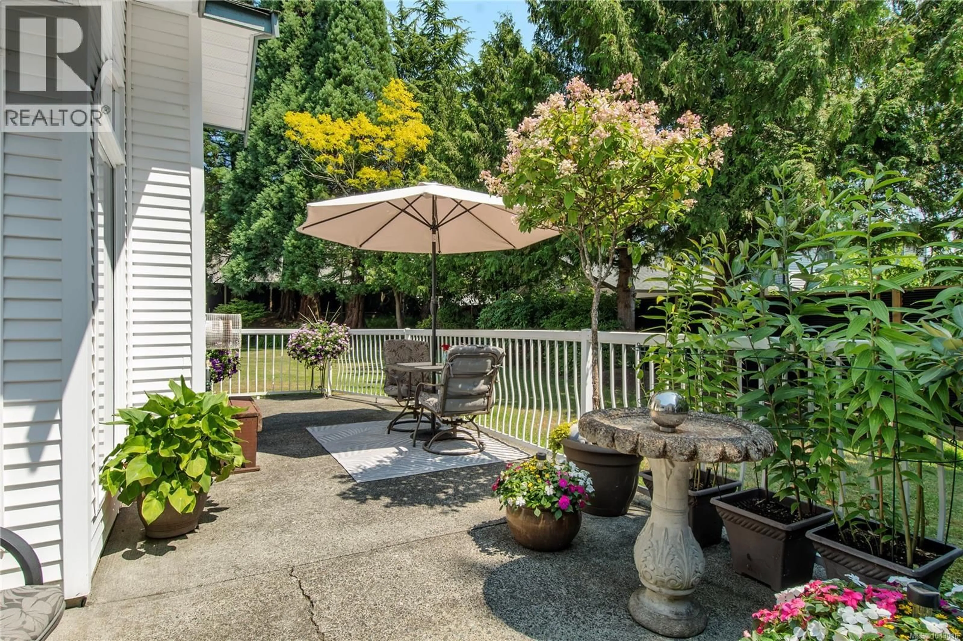 Patio, street for 33 - 396 HARROGATE ROAD, Campbell River British Columbia V9W1W2