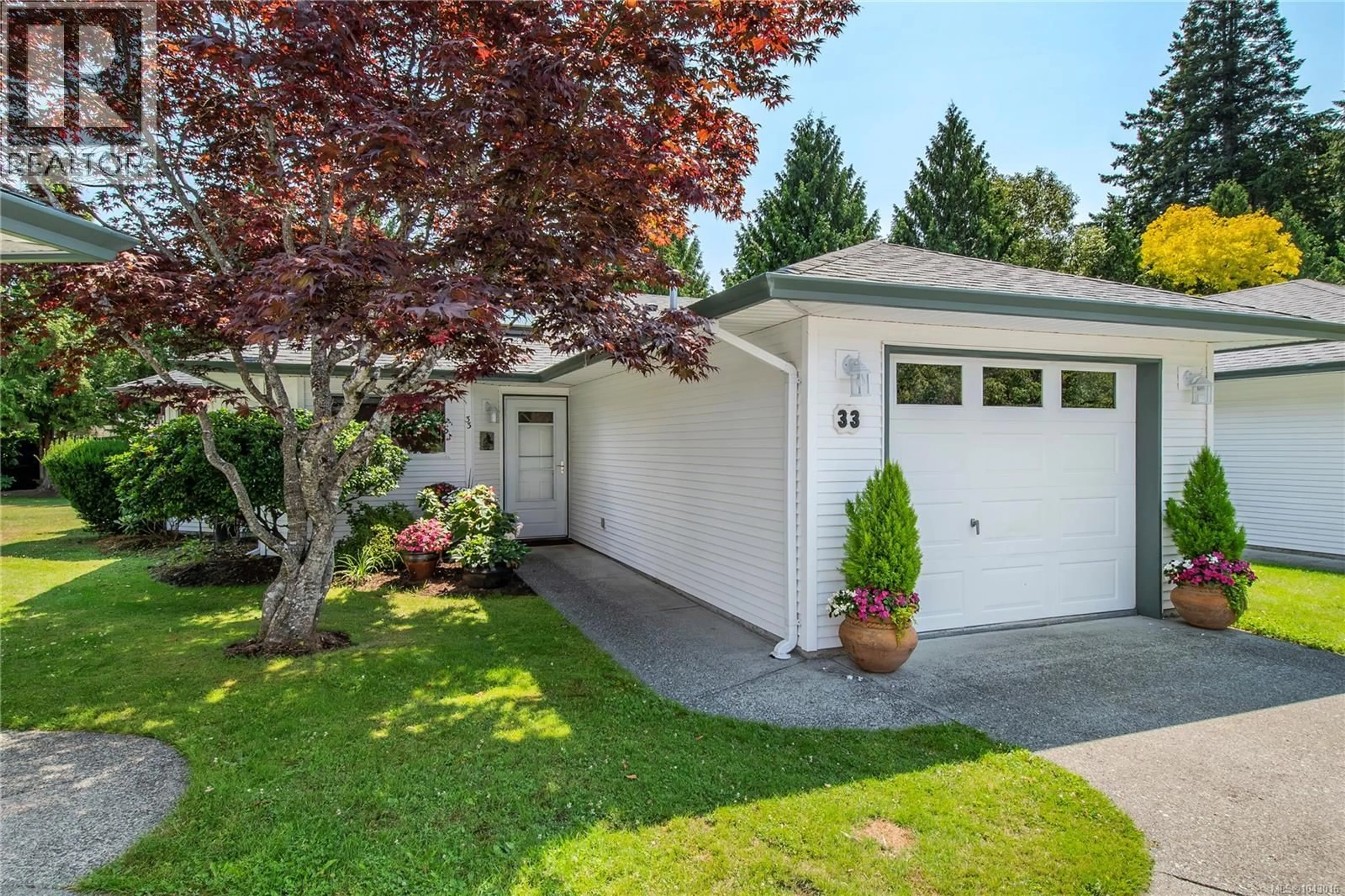 Home with vinyl exterior material, street for 33 - 396 HARROGATE ROAD, Campbell River British Columbia V9W1W2