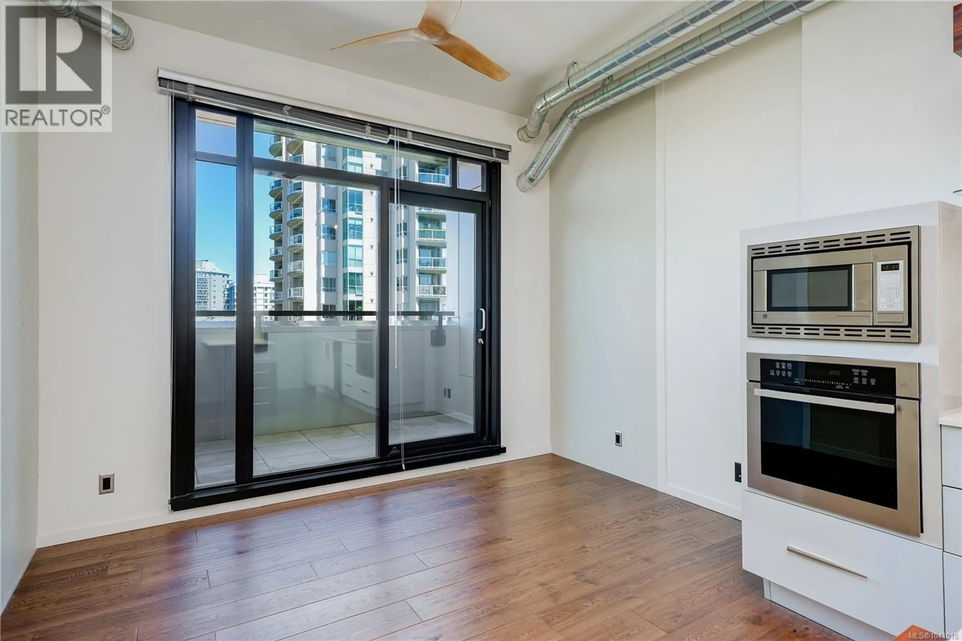 A pic of a room for 721 - 1029 VIEW STREET, Victoria British Columbia V8V0C9
