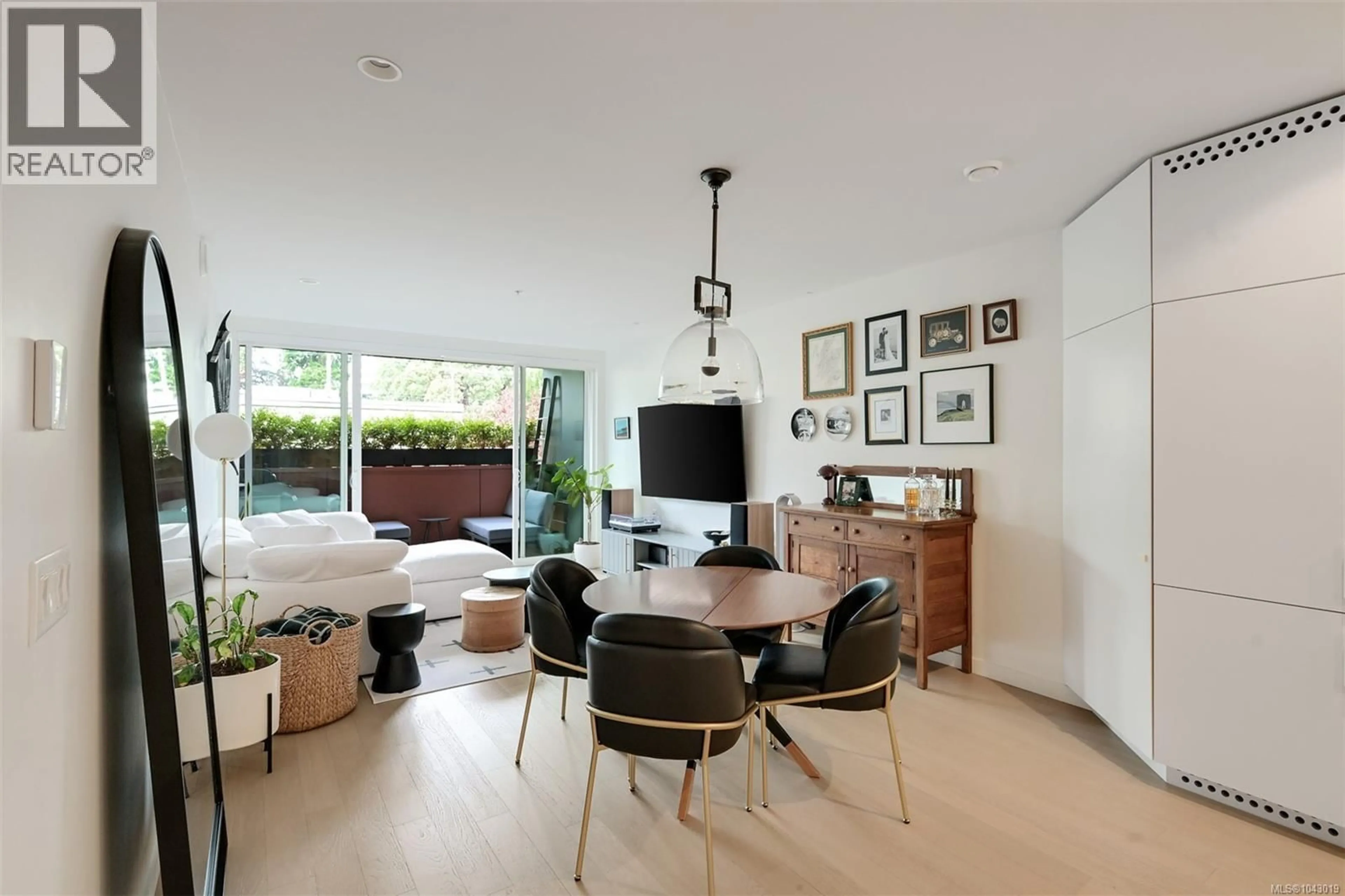 Living room with furniture, unknown for 204 - 430 PARRY STREET, Victoria British Columbia V8V2H7