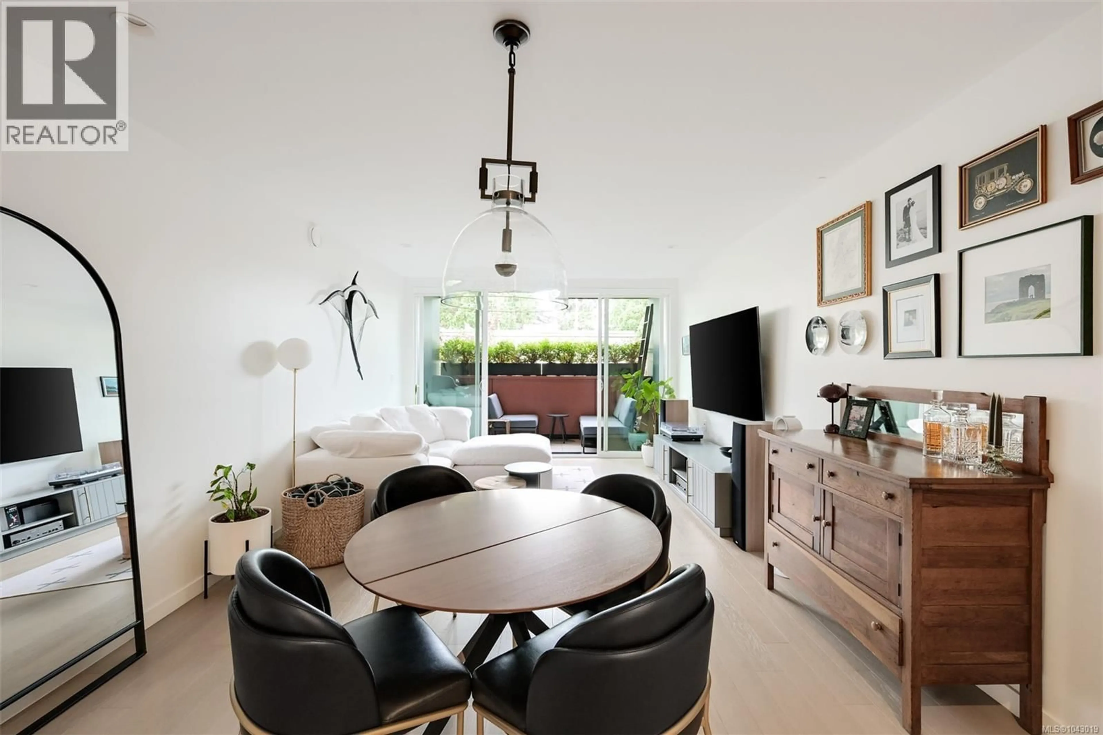 Living room with furniture, unknown for 204 - 430 PARRY STREET, Victoria British Columbia V8V2H7