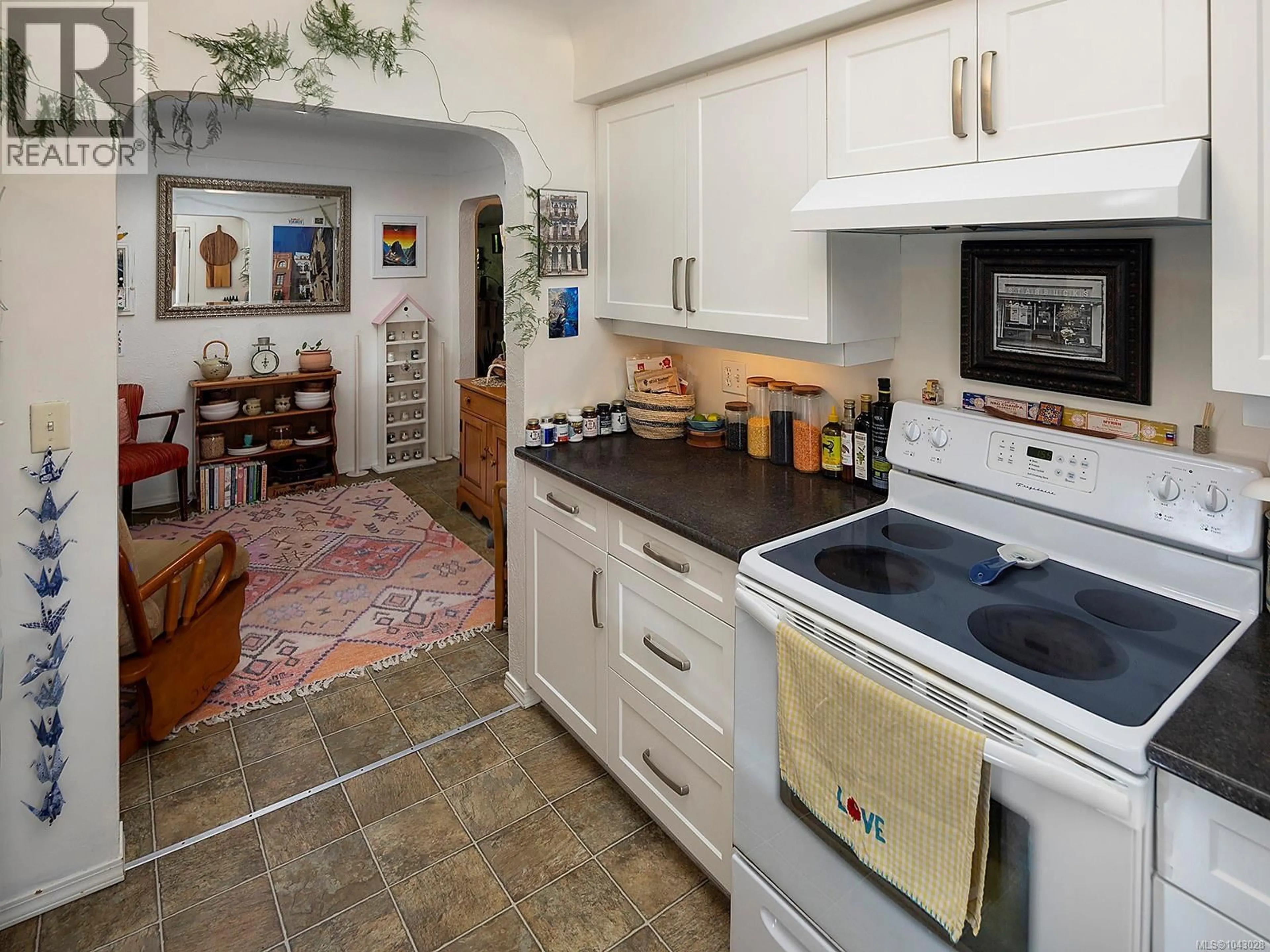 Unknown for 1607 CHANDLER AVENUE, Victoria British Columbia V8S1N7