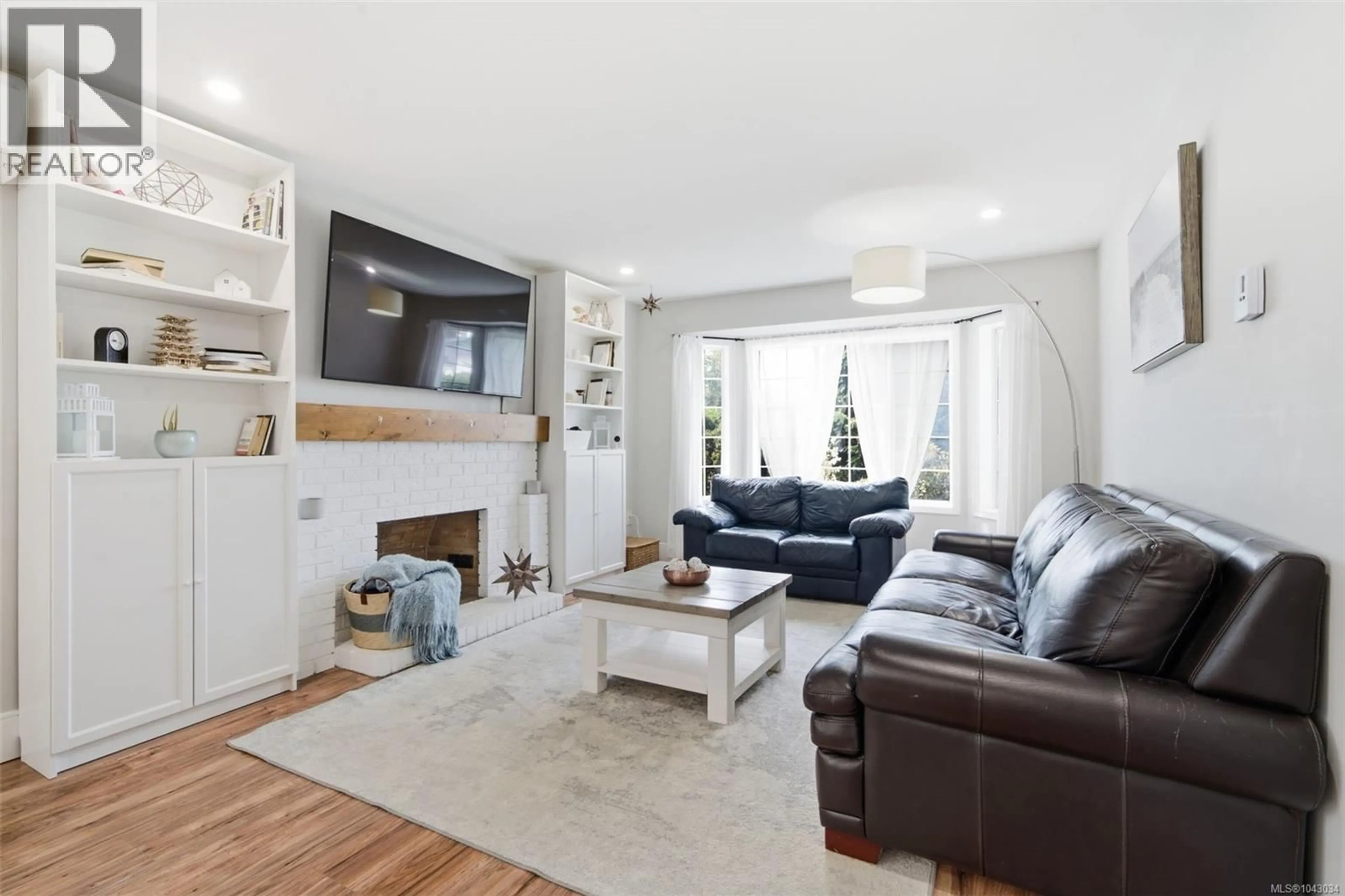 Living room with furniture, unknown for 8 - 6766 CENTRAL SAANICH ROAD, Central Saanich British Columbia V8Z7E1