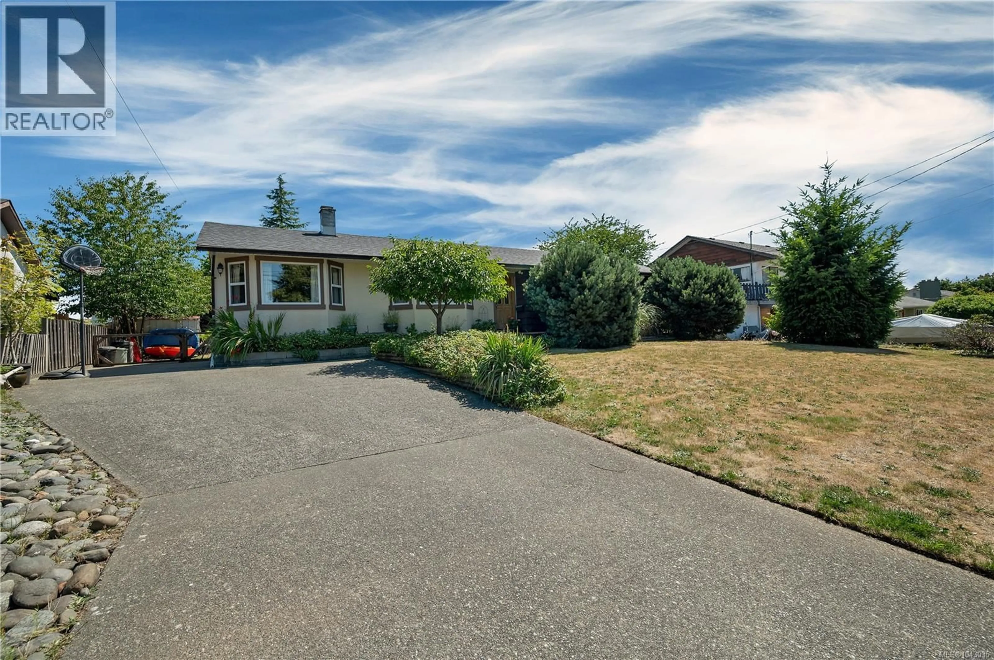 A pic from outside/outdoor area/front of a property/back of a property/a pic from drone, street for 885 SHELLBOURNE BOULEVARD, Campbell River British Columbia V9W4Z7