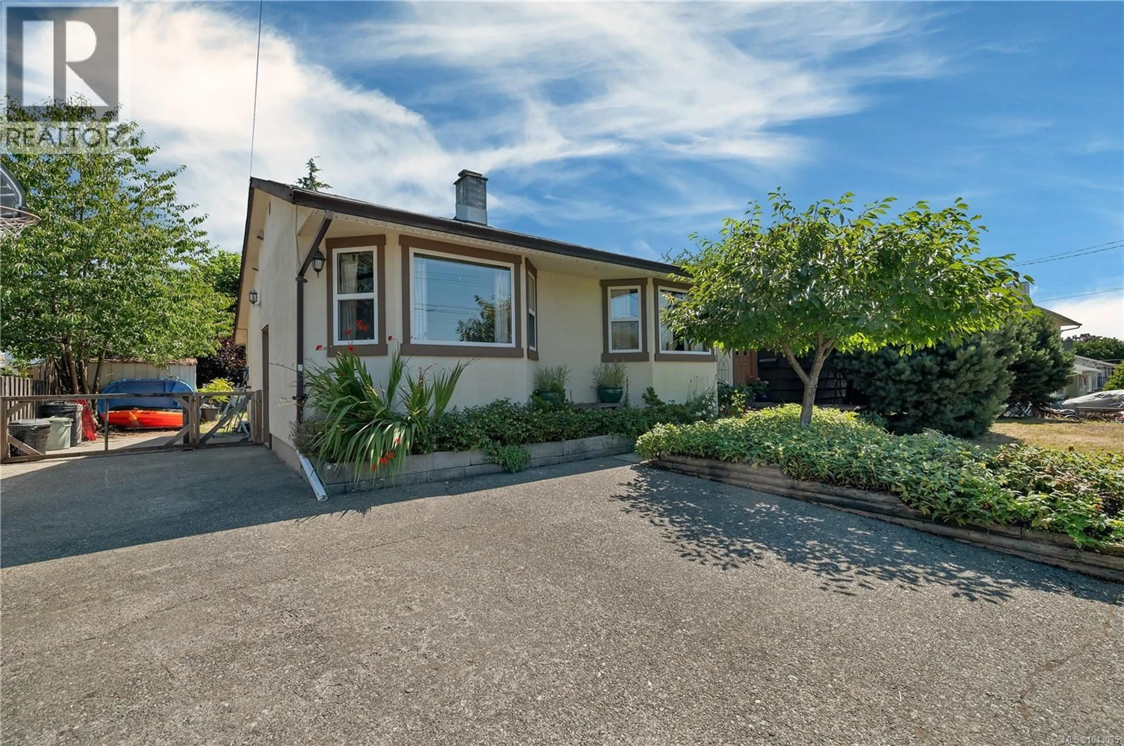 A pic from outside/outdoor area/front of a property/back of a property/a pic from drone, street for 885 SHELLBOURNE BOULEVARD, Campbell River British Columbia V9W4Z7
