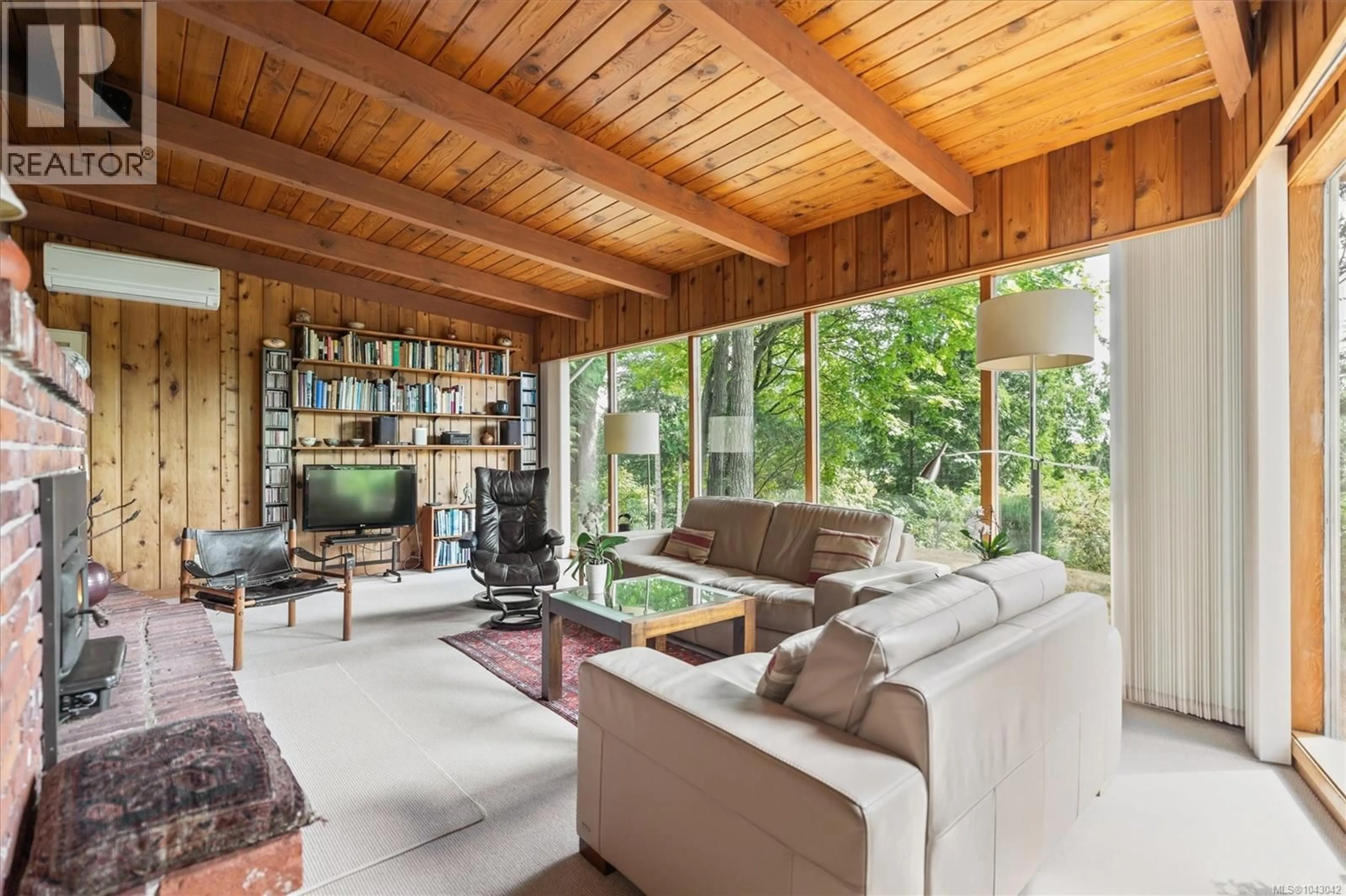 Living room with furniture, unknown for 4902 LOCHSIDE DRIVE, Saanich British Columbia V8Y2E6