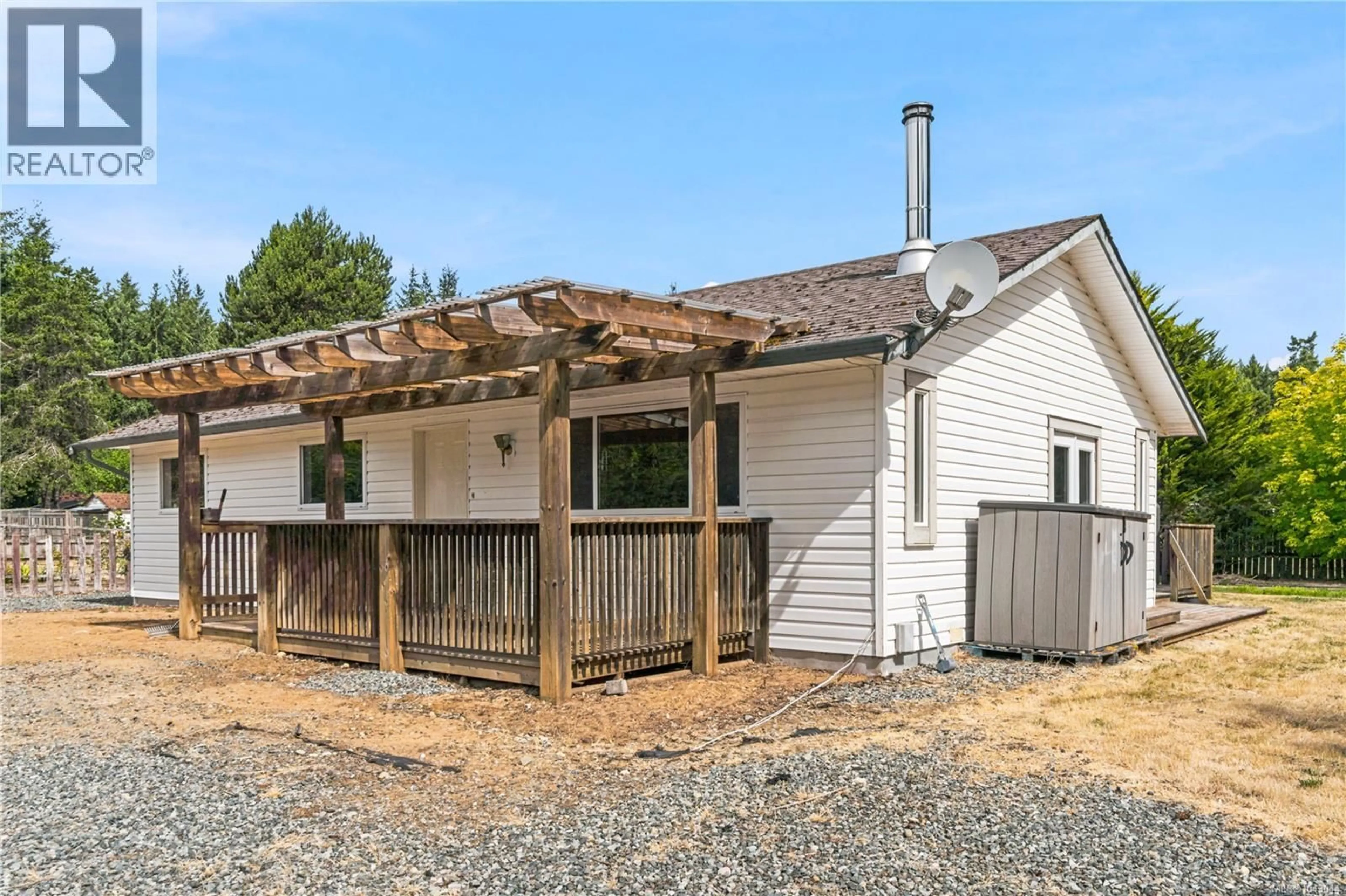Home with vinyl exterior material, building for 2955 THISTLEDOWN ROAD, Qualicum Beach British Columbia V9K2A2