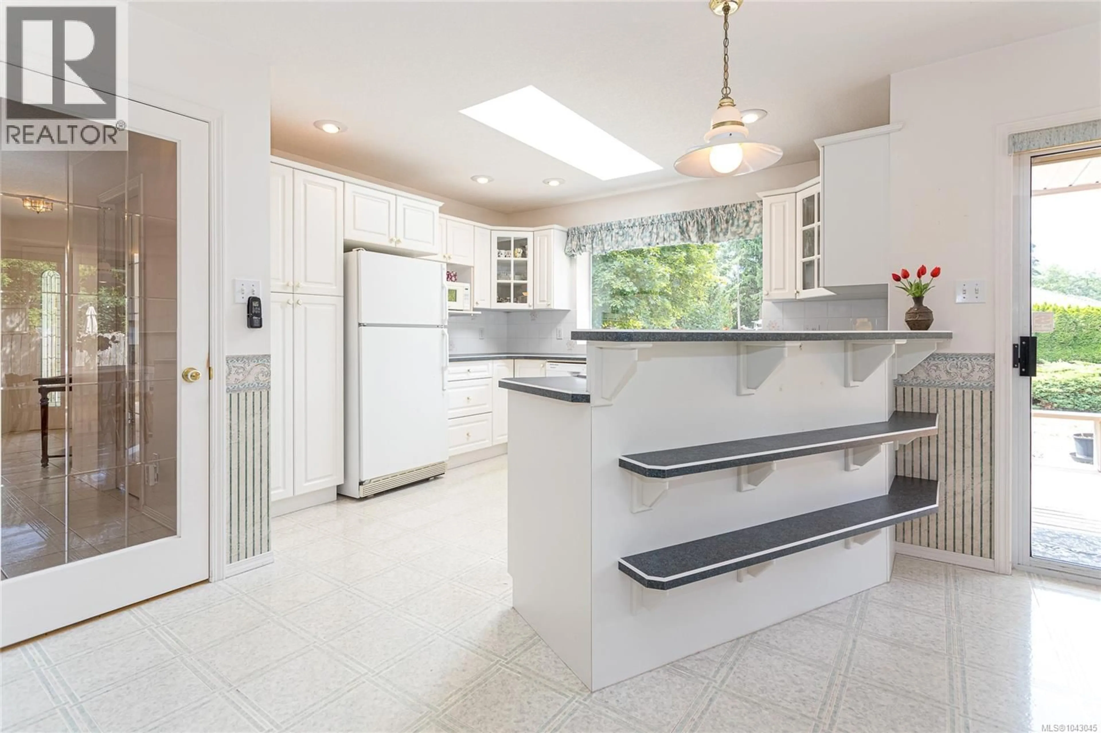 Open concept kitchen, ceramic/tile floor for 1685 GERALD STREET, Nanoose Bay British Columbia V9P9C7