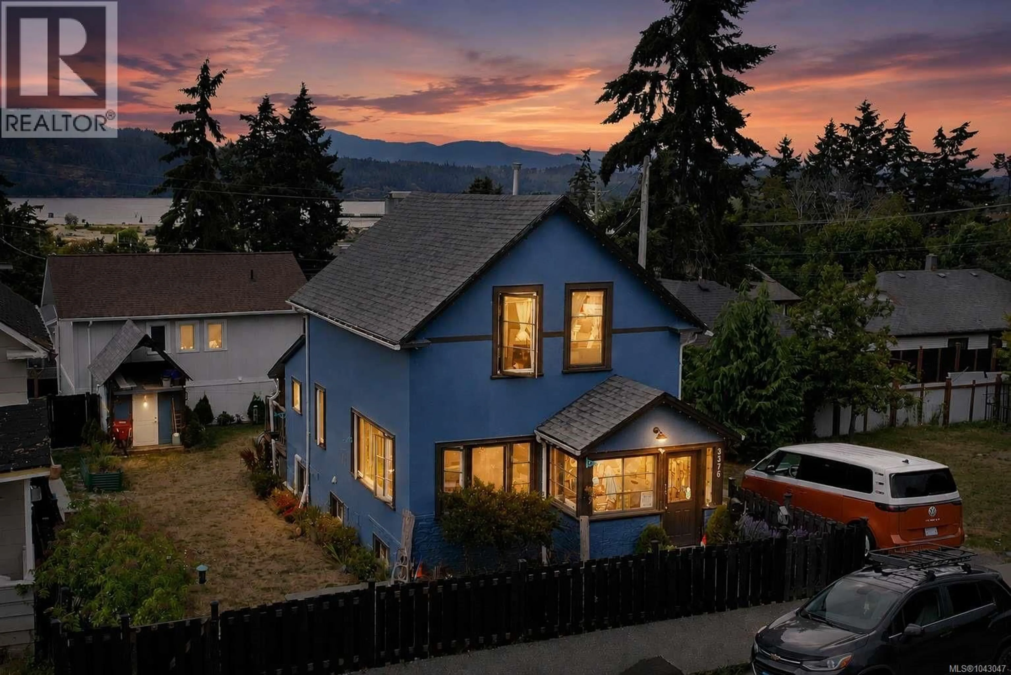 A pic from outside/outdoor area/front of a property/back of a property/a pic from drone, mountain view for 3376 6TH AVENUE, Port Alberni British Columbia V9Y4L4