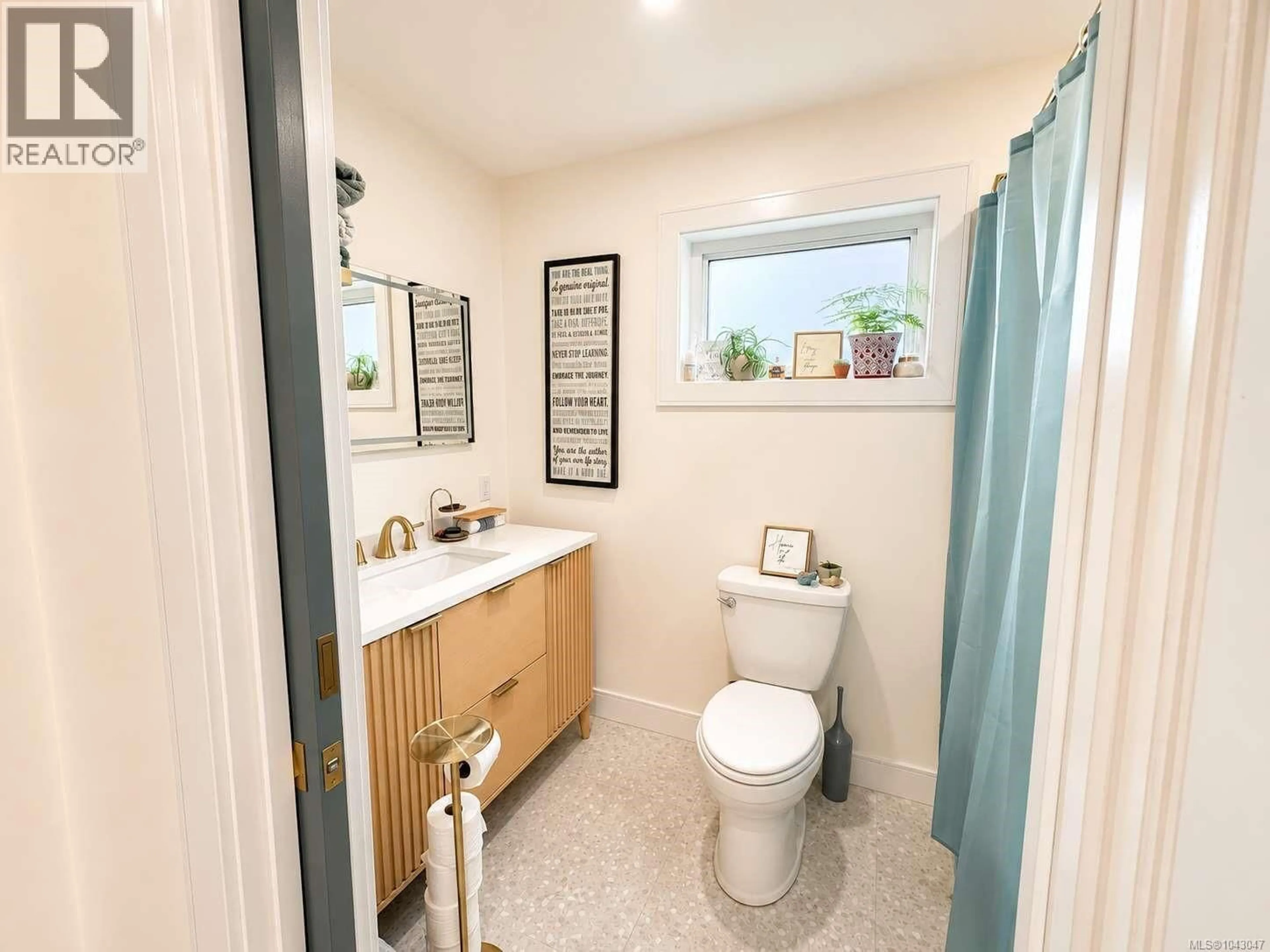 Standard bathroom, ceramic/tile floor for 3376 6TH AVENUE, Port Alberni British Columbia V9Y4L4
