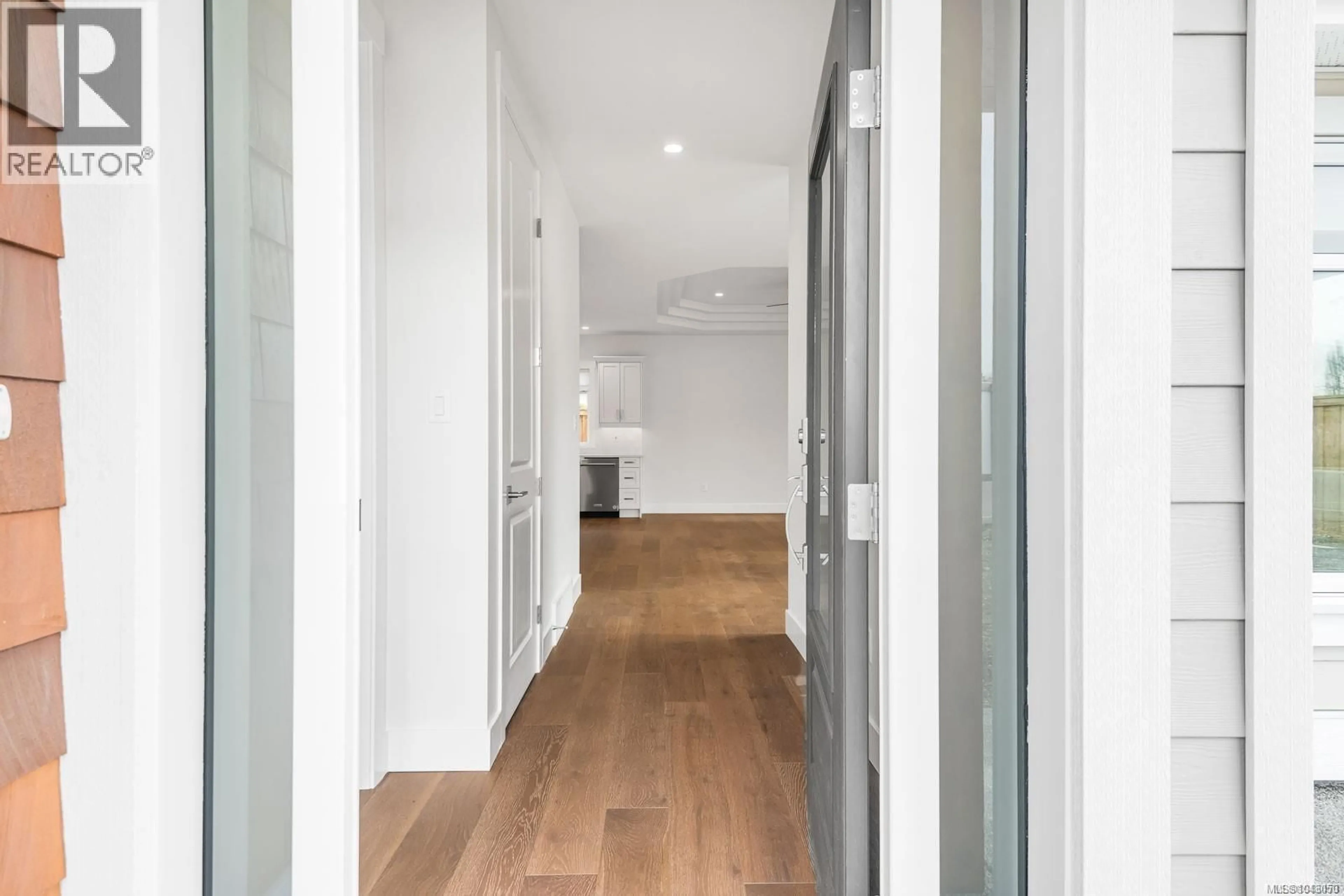 Indoor entryway for 932 RIDGELINE BOULEVARD, Parksville British Columbia X1X1X1