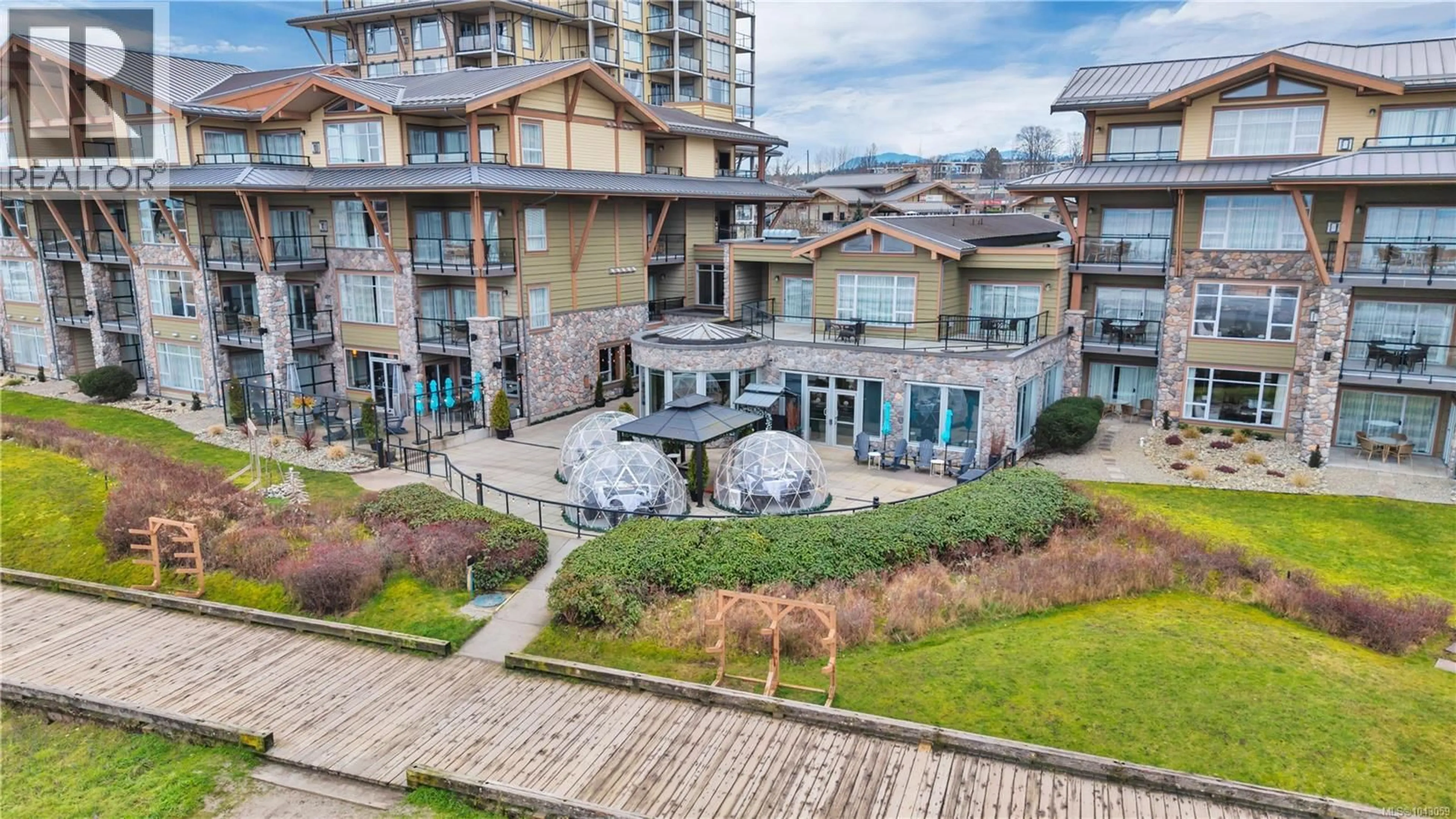 A pic from outside/outdoor area/front of a property/back of a property/a pic from drone, unknown for 103 - 194 BEACHSIDE DRIVE, Parksville British Columbia V9P0B1