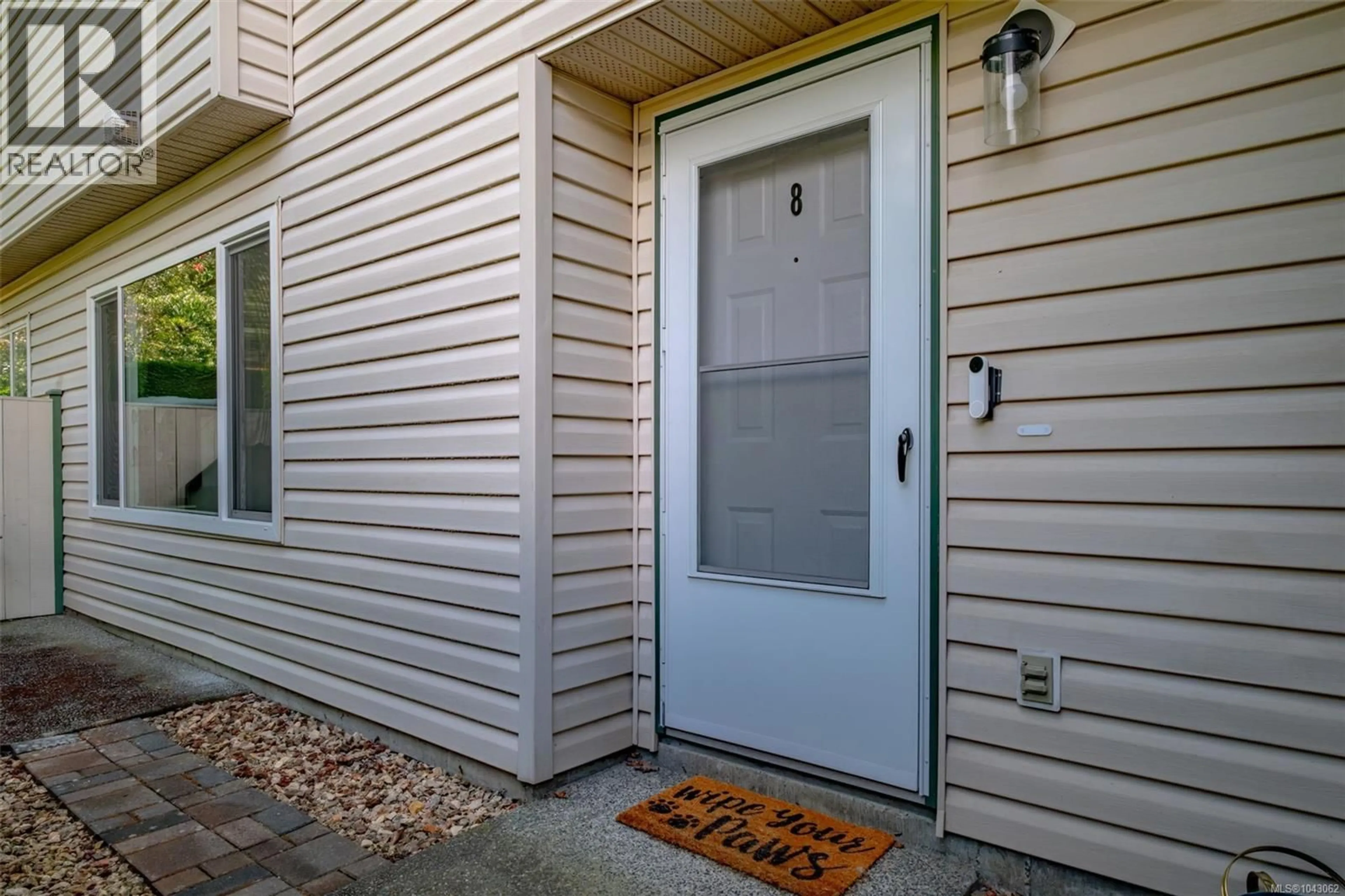 Indoor entryway for 8 - 1906 BOWEN ROAD, Nanaimo British Columbia V9S5S6